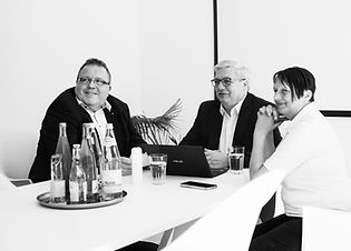 Team-Meeting: konzentrierte Diskussion