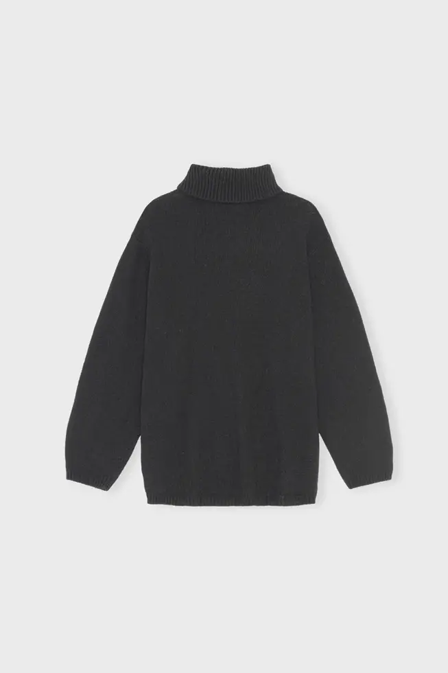 Rückseite des schwarzen Rollkragen Pullovers