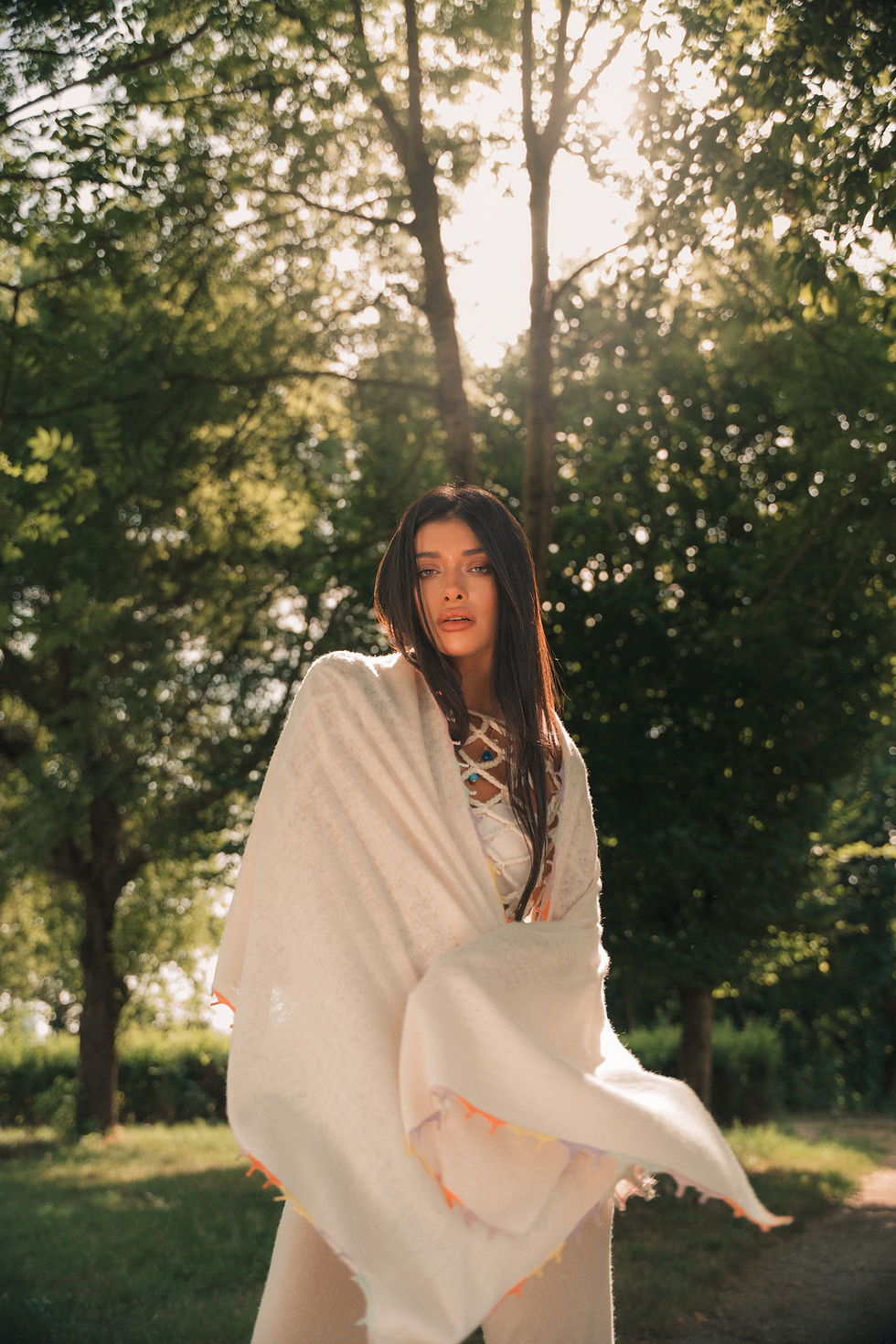 Multicolor fringes scarf