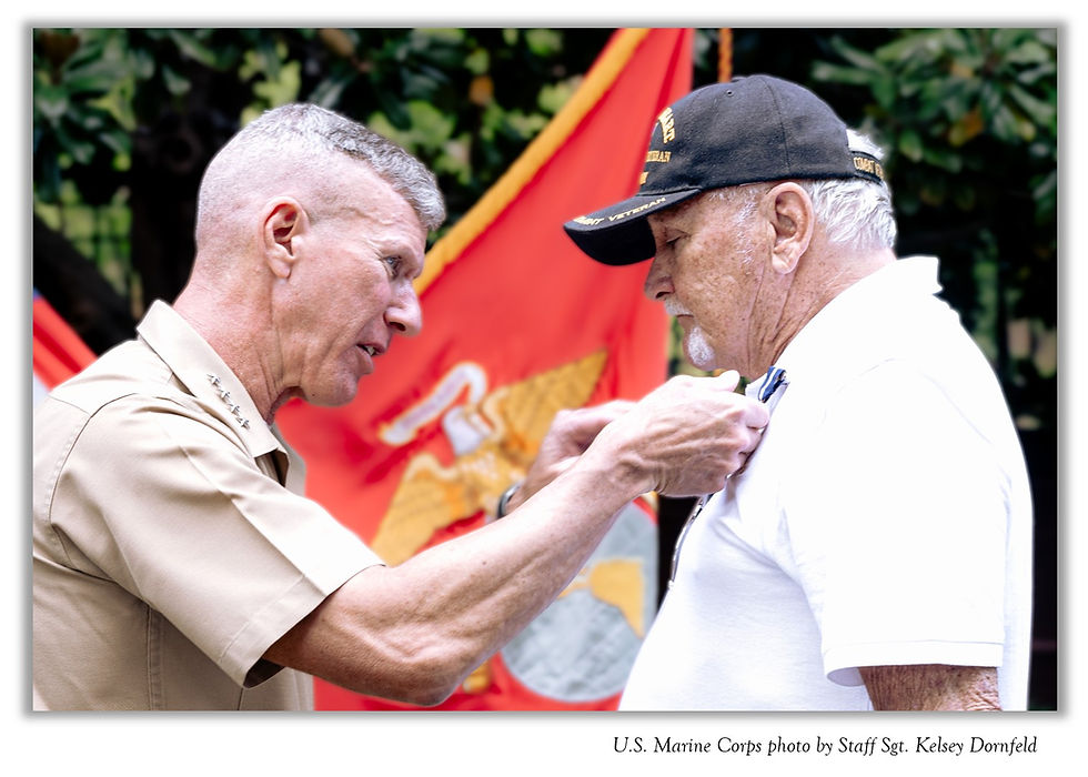 Gen. Eric M. Smith, Commandant of the Marine Corps, presents Heller with his Navy Cross.