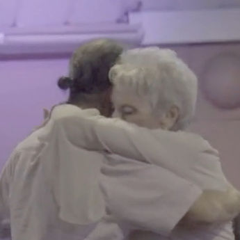 When I Dance, I Fall in Love / Cuando bailo, me enamoro