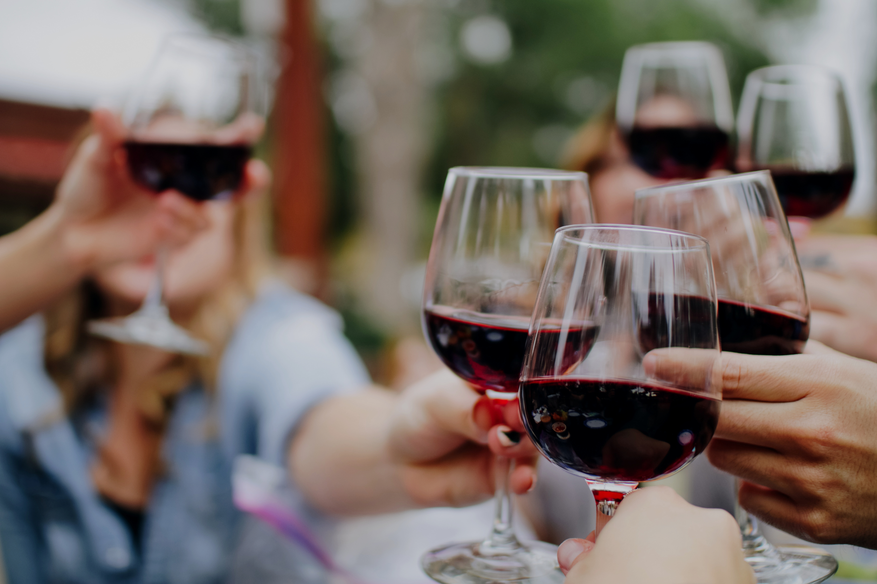 Toast au verre de vin