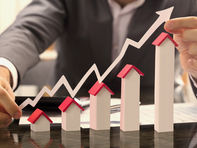 Keeping Your Clients Updated on Changing Market Conditions