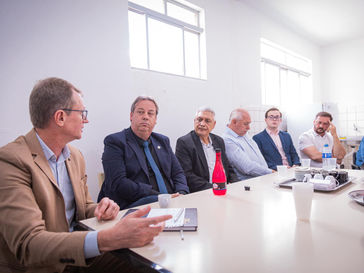 Reunião no Hospital São João Evangelista, em Sobradinho, tratando do futuro dessa casa de saúde em parceria com o Hospital de Caridade e Beneficência, de Cachoeira do Sul.