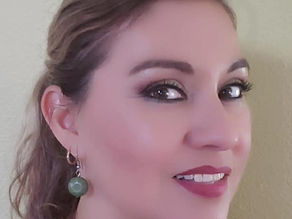 Aplica correctamente la base de maquillaje siguiendo los siguientes pasos