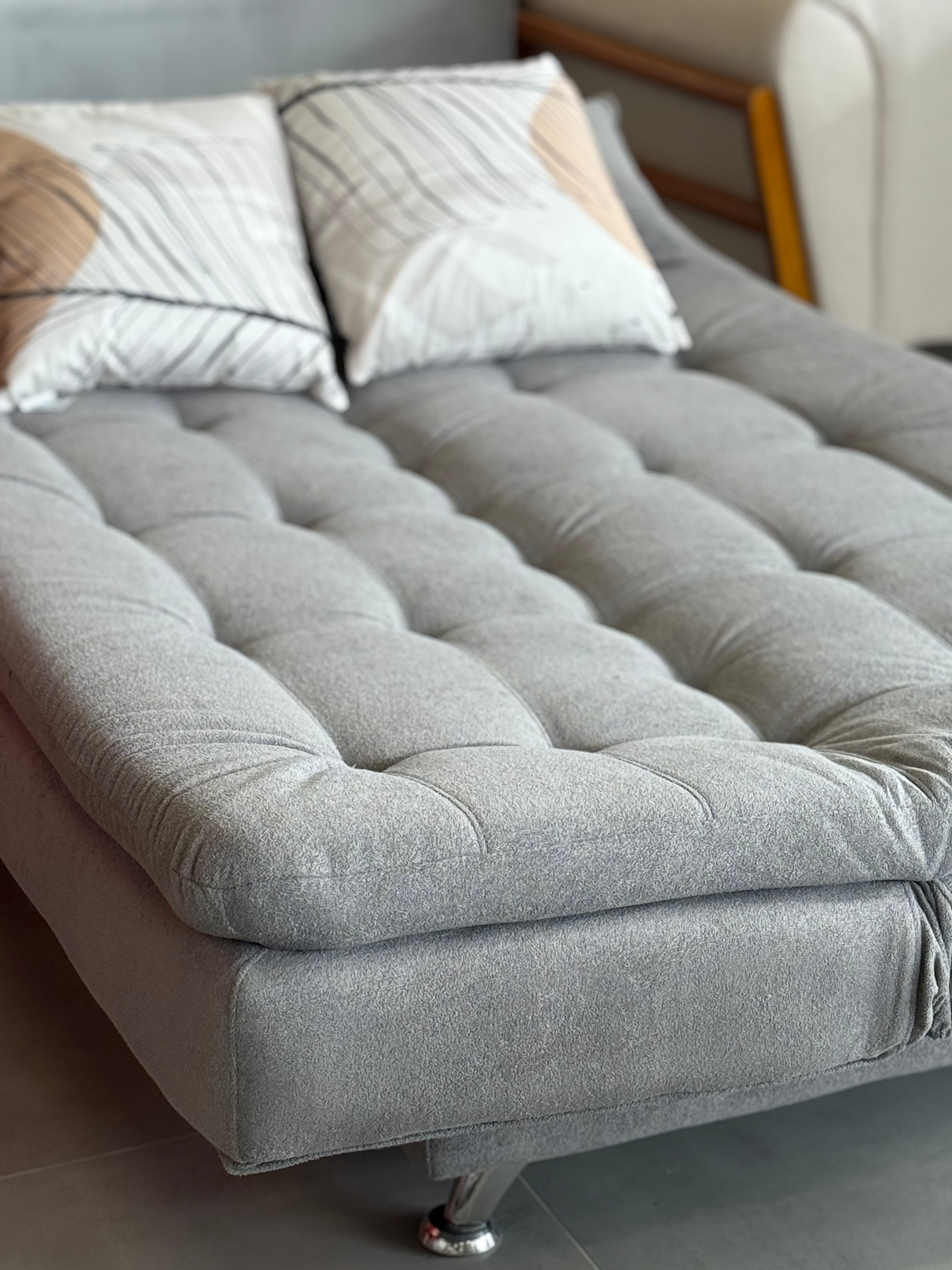 Sofá cama tecido bouclê