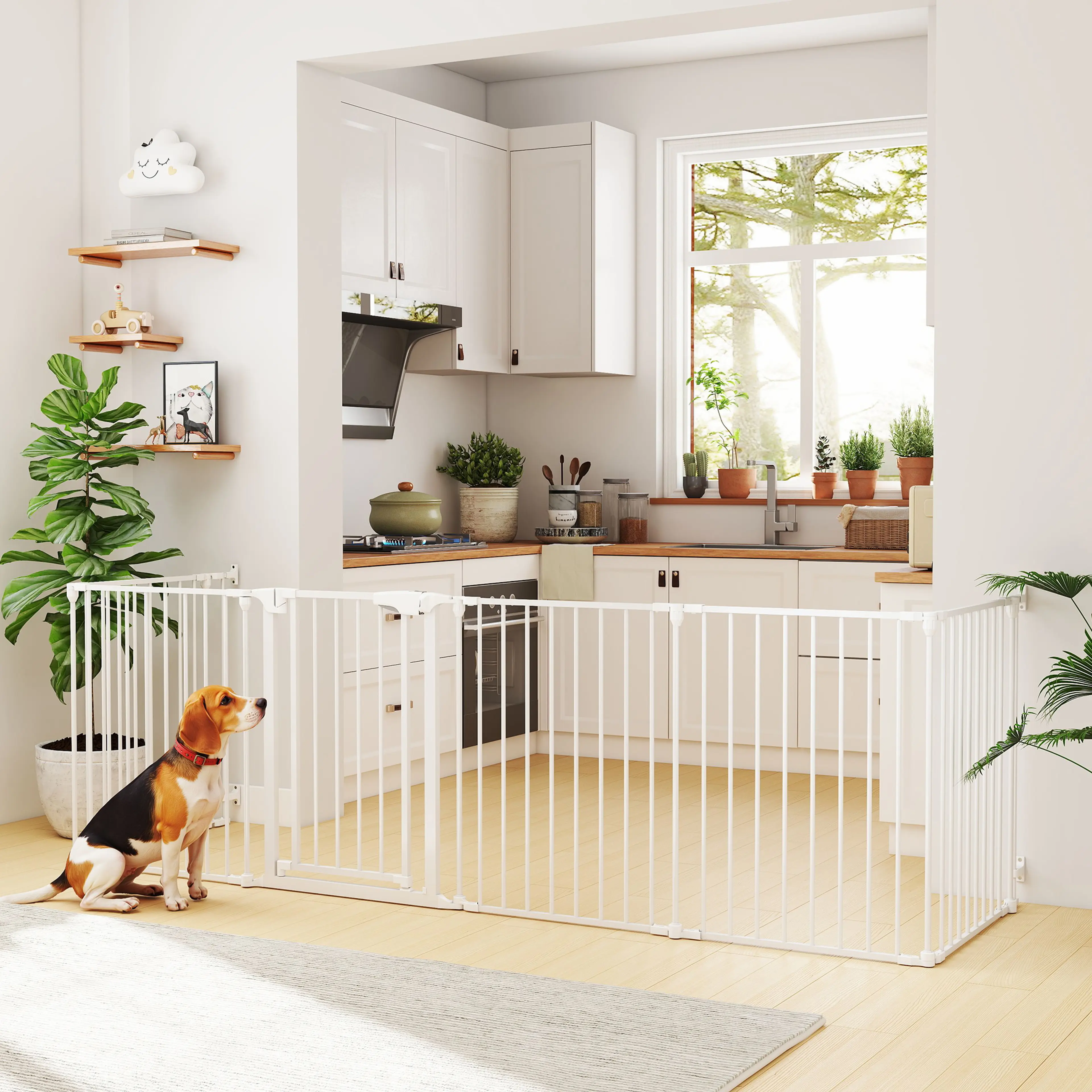 Beagle sitter vid den vita hundhagen i ett kök med ljusa skåp