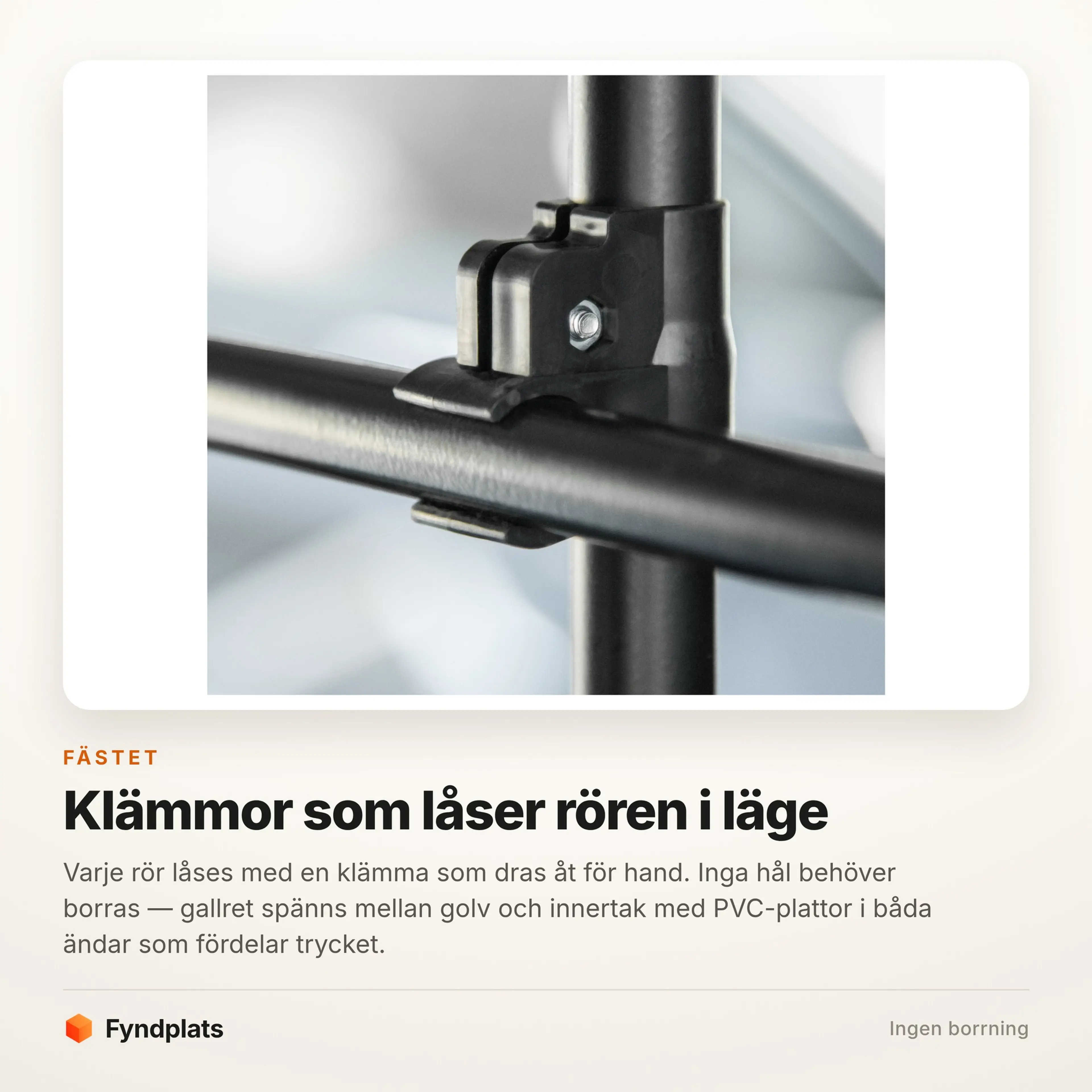 Närbild på klämman som låser röret mot teleskopstolpen