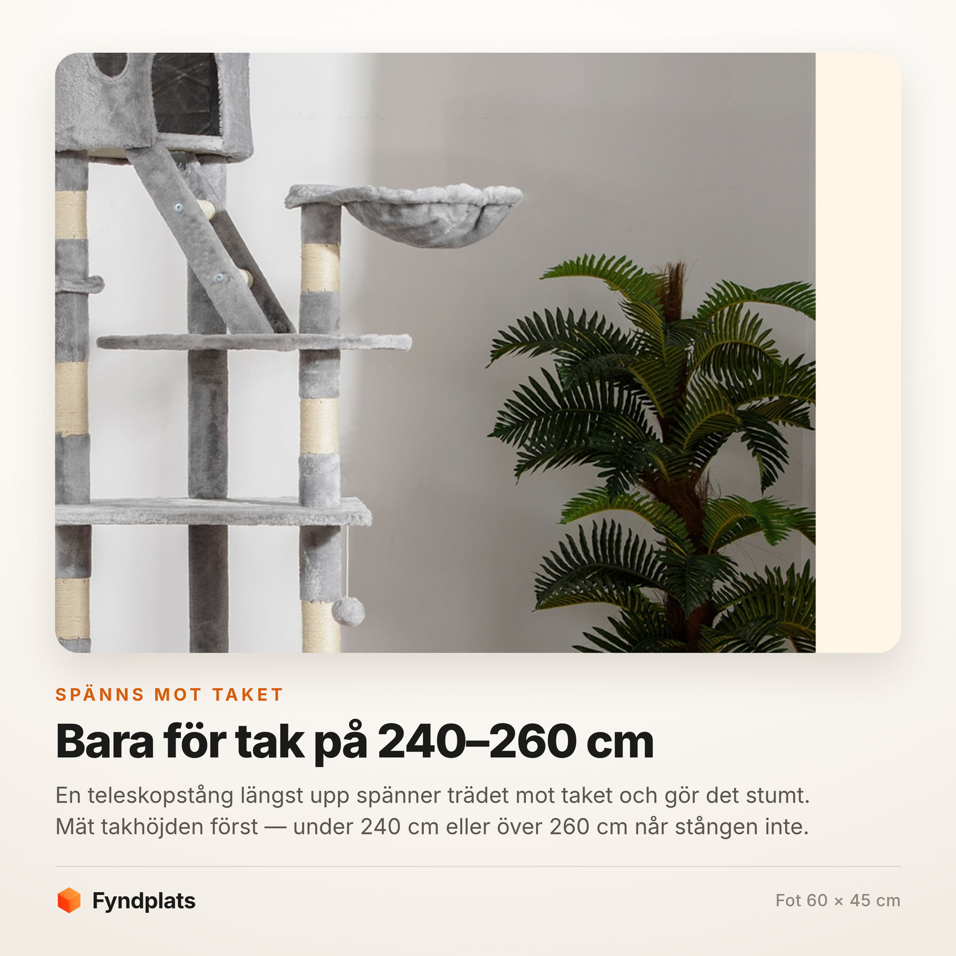 Teleskopstången högst upp som spänner trädet mot taket