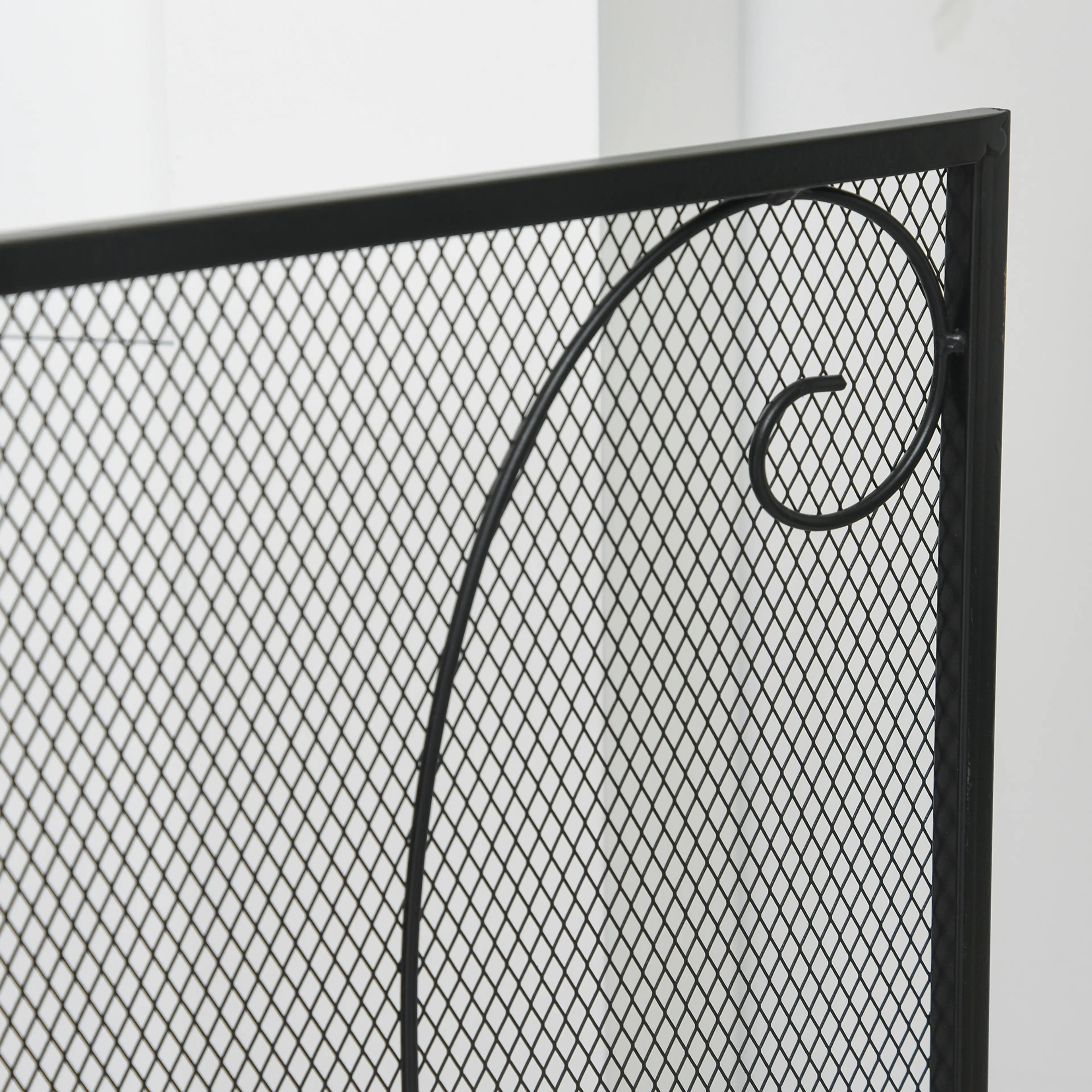 Närbild på nätet och en slinga i metall på en sidopanel