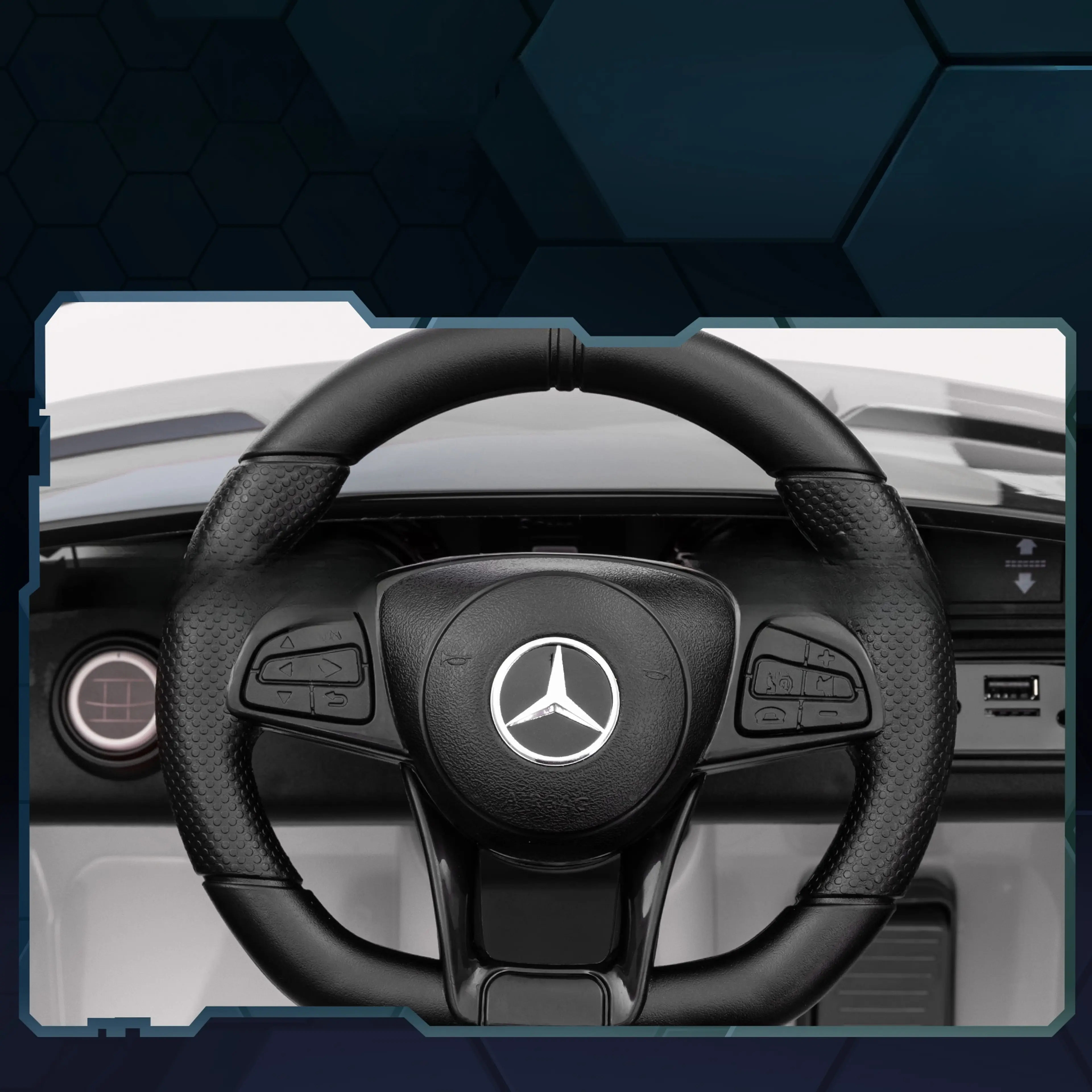 Närbild på elbilens ratt med Mercedes-stjärna och knappar för musik och tuta