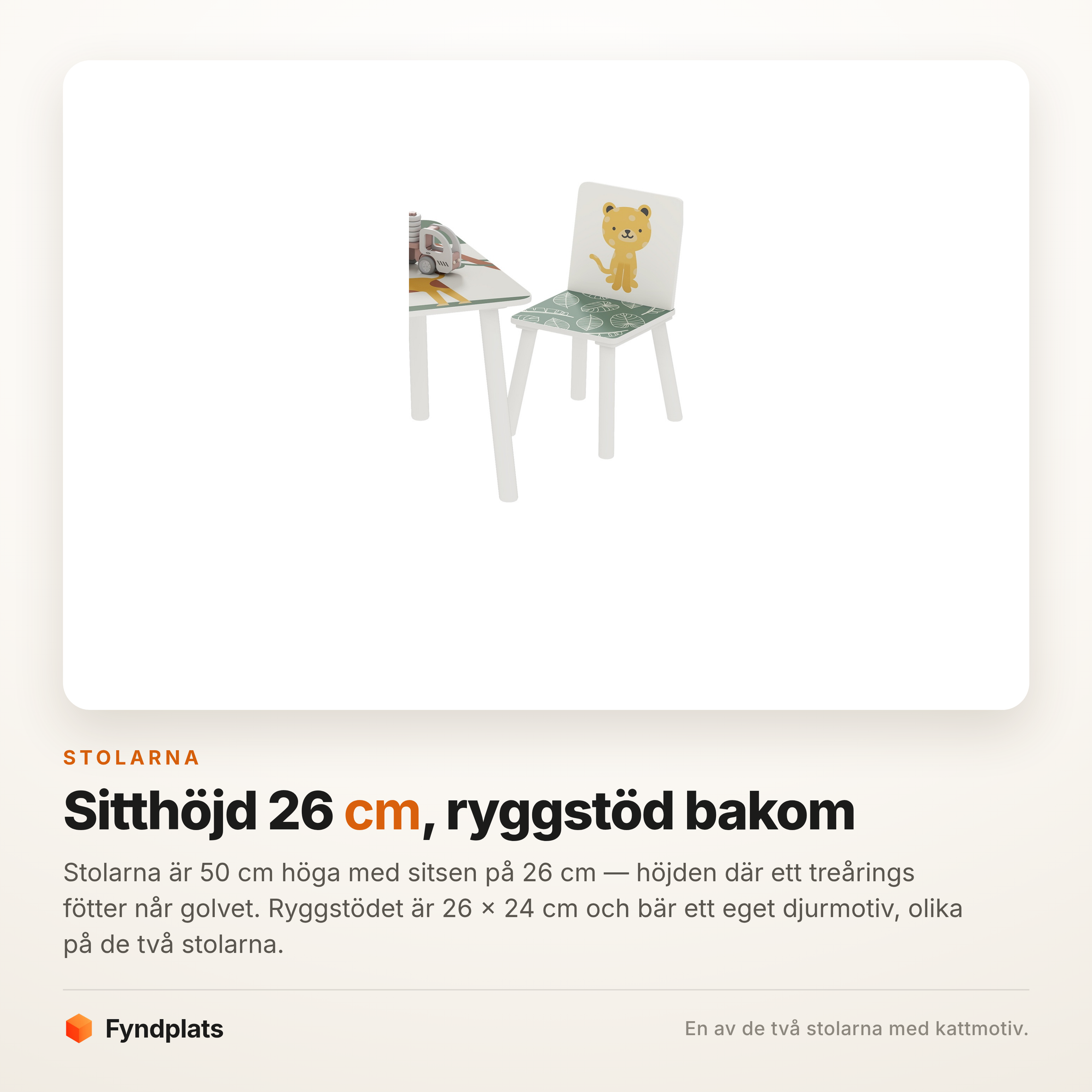 Närbild på en av stolarna med kattmotiv på ryggstödet