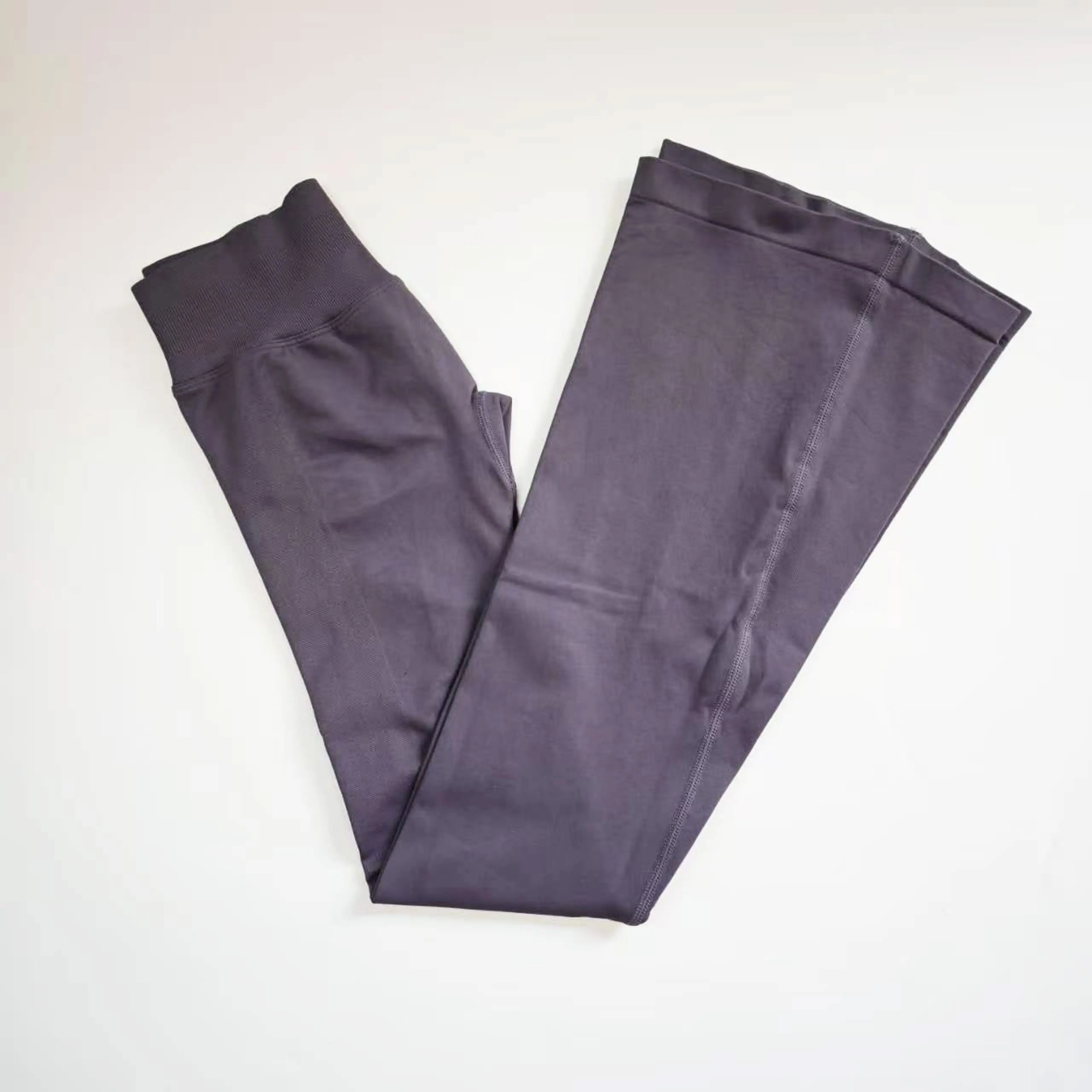 Gråbruna taupefärgade utsvängda leggings, färgnamn Svampgrå