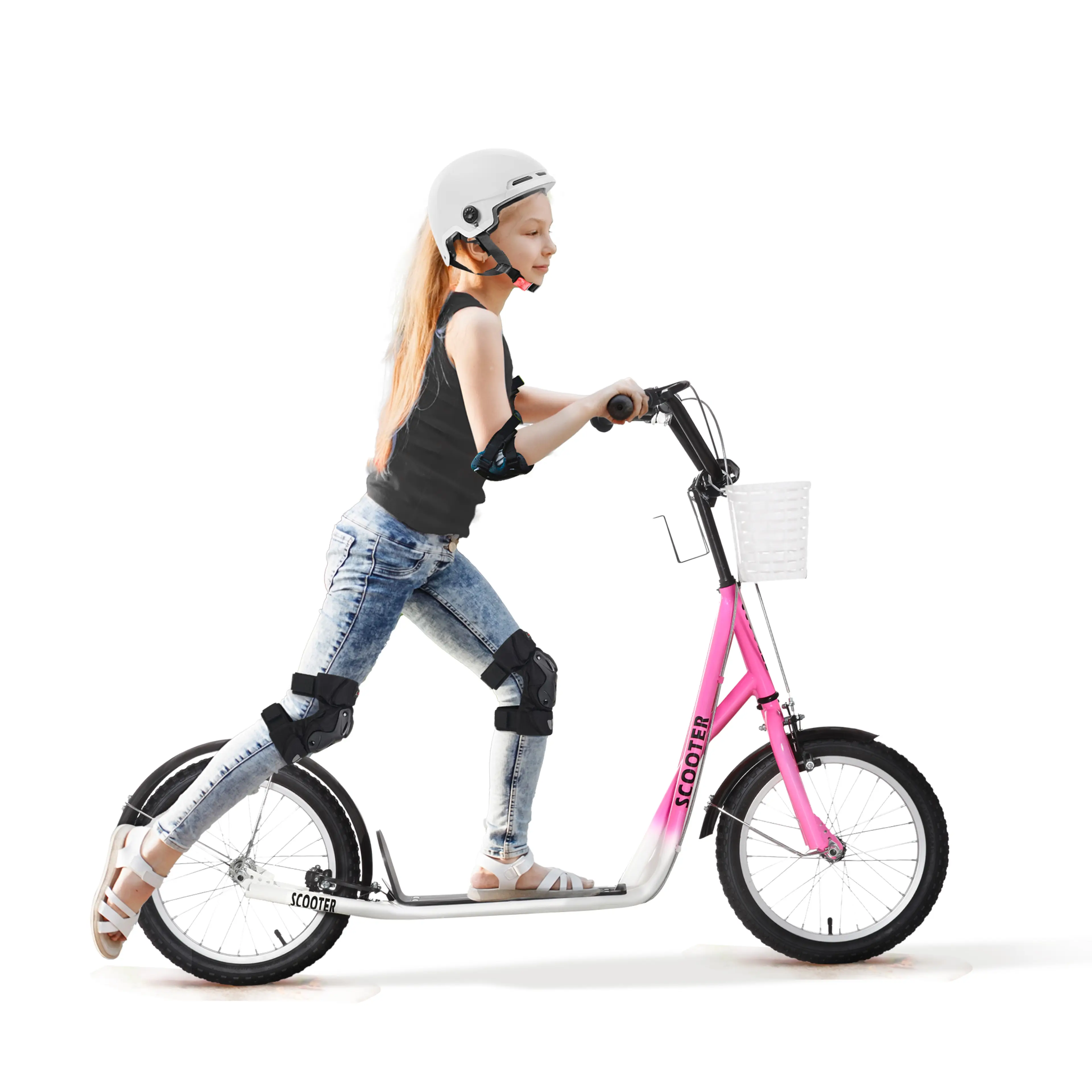 Rosa sparkcykel med vit korg och vita skärmar, flicka i hjälm åker