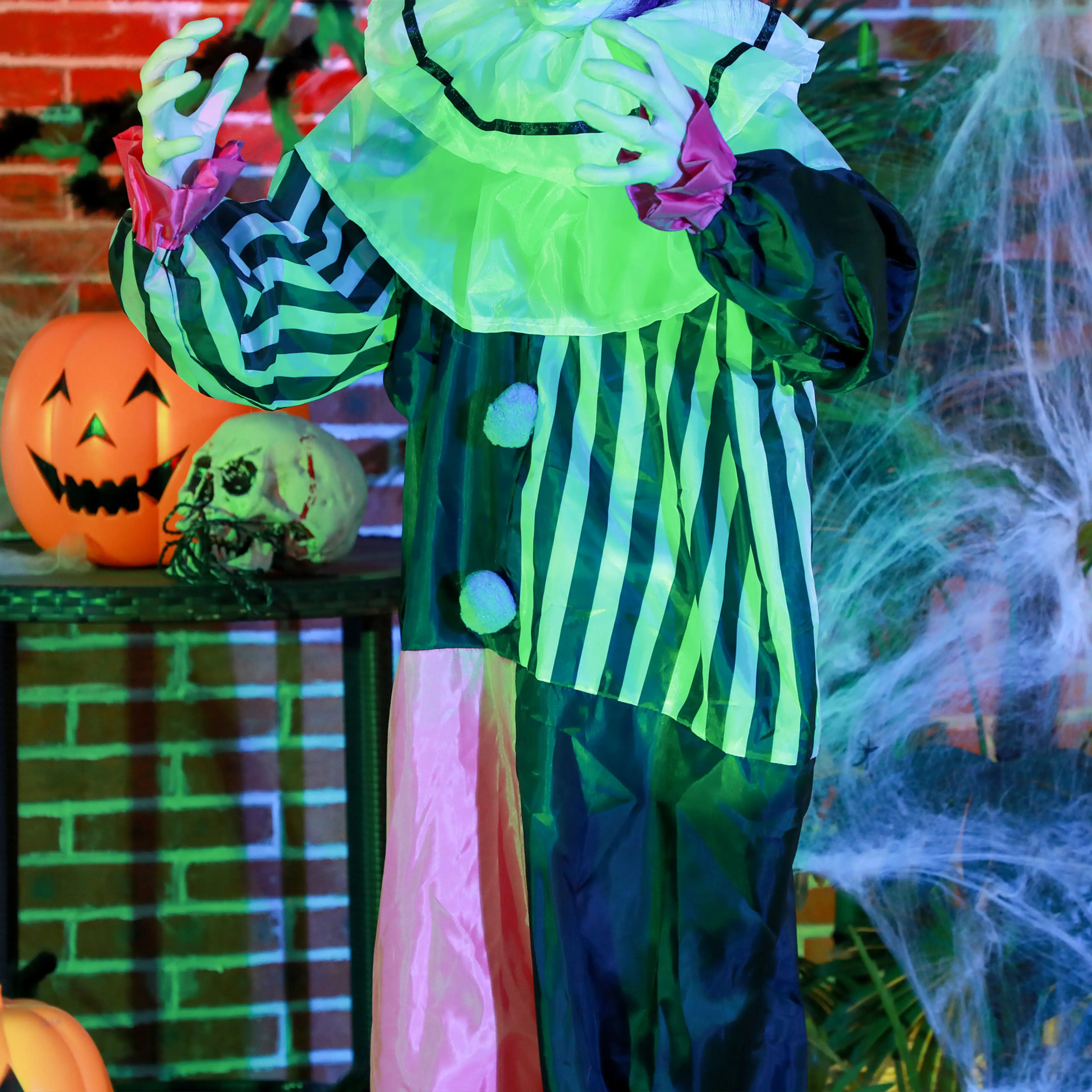 Clownen bland pumpor och spindelnät