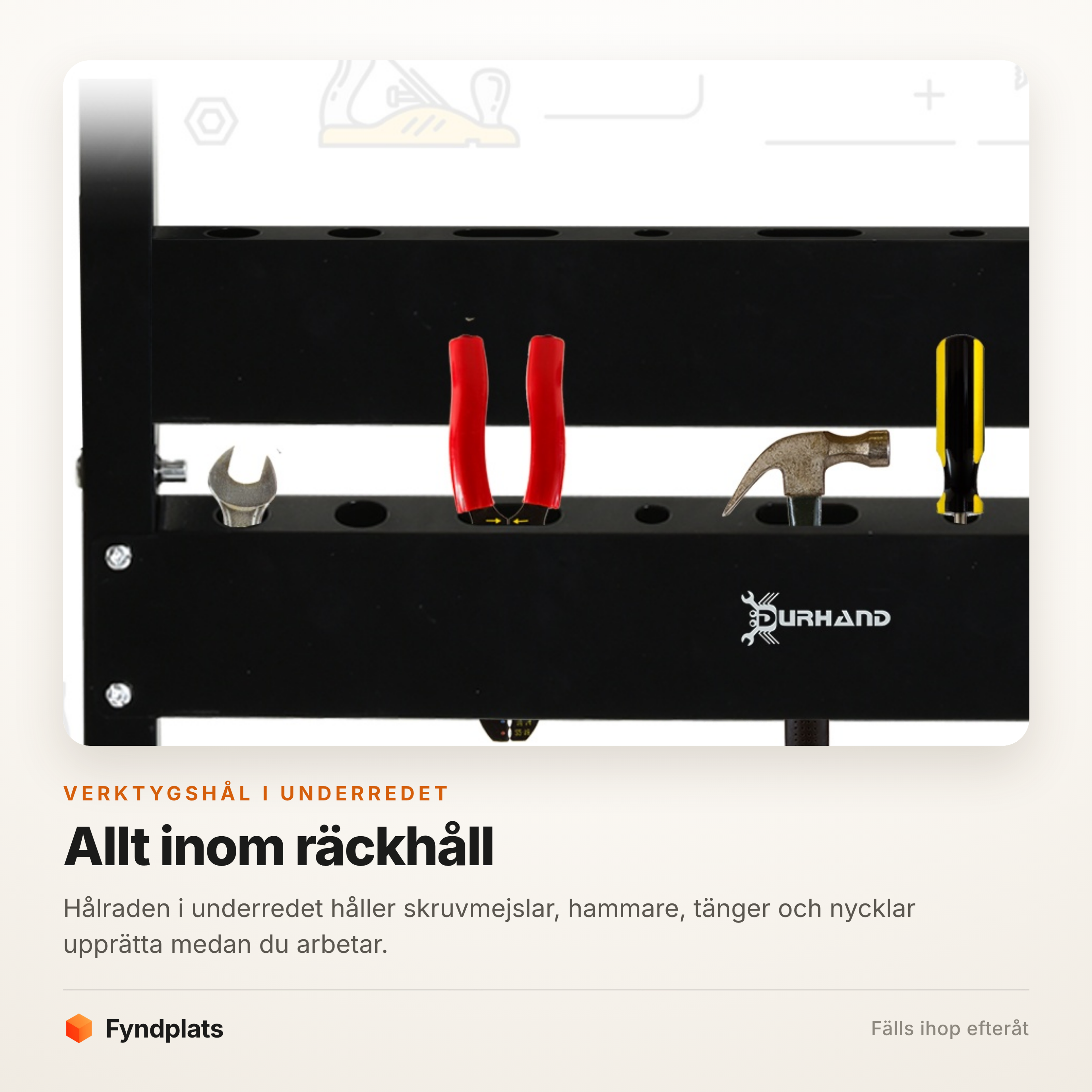Fyndplats-kort som visar hålraden i underredet med skruvmejsel, hammare och nyckel på plats