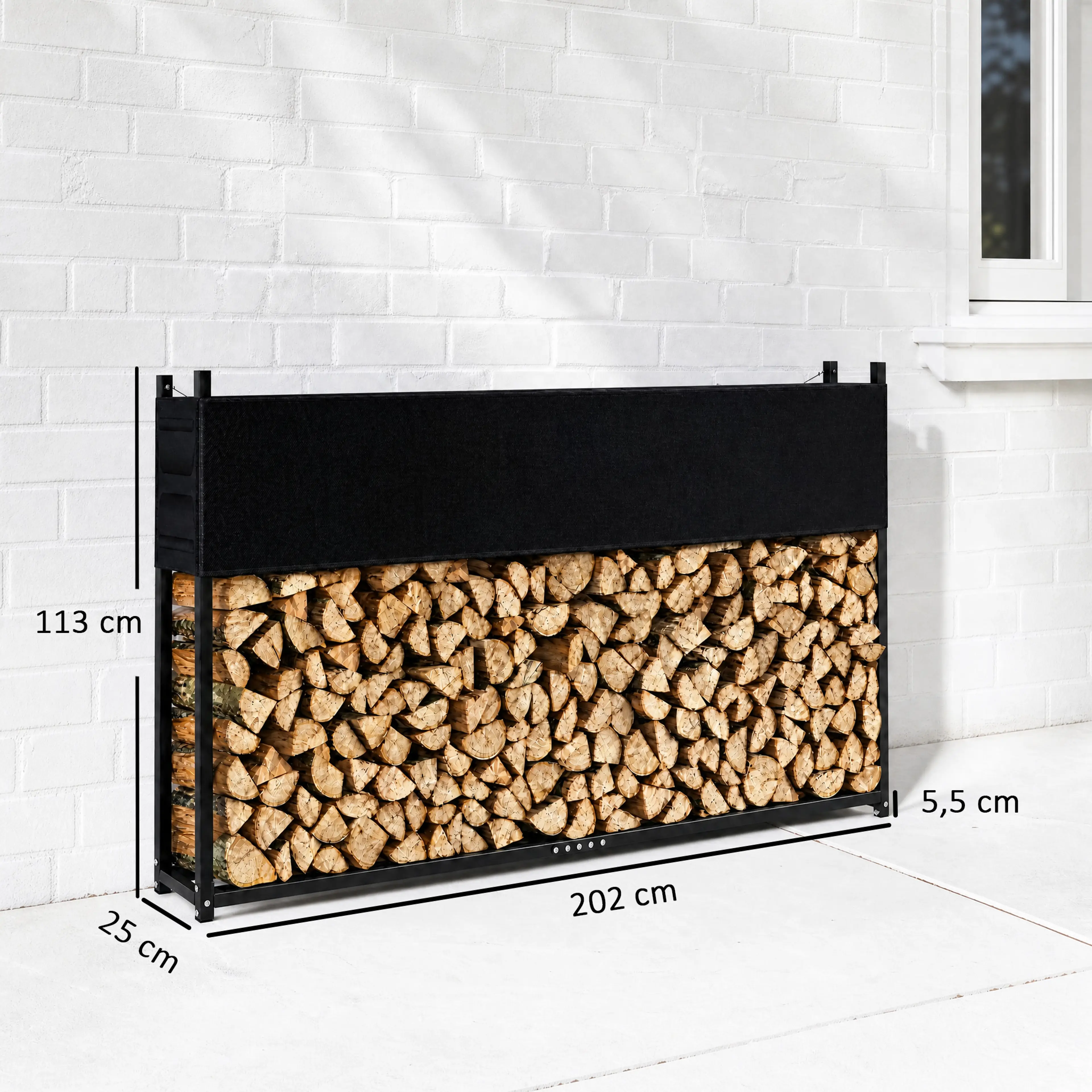 Måttbild: vedstället är 202 cm långt, 25 cm djupt och 113 cm högt, med 5,5 cm markfrigång