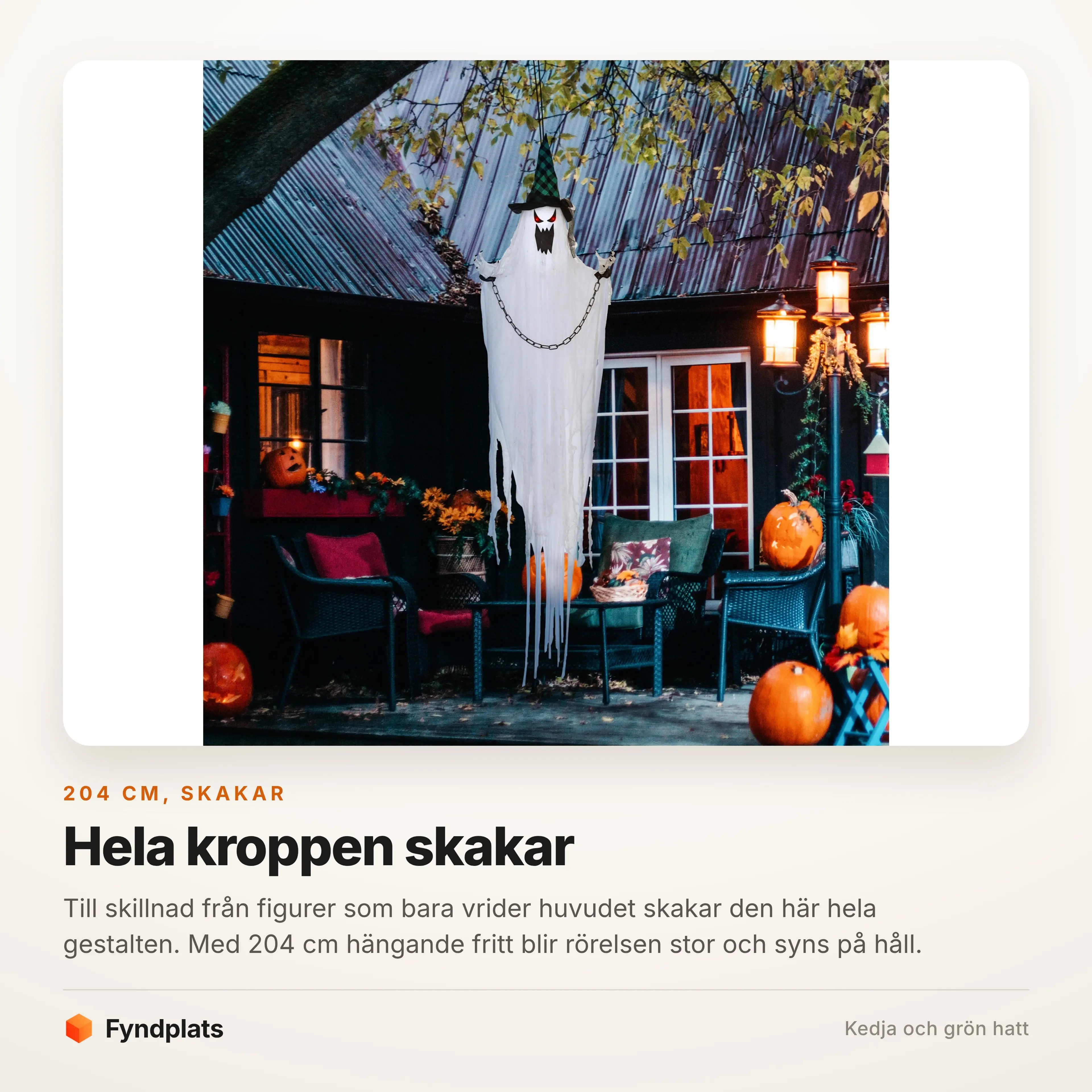 Spöket hänger tänt bland pumpor