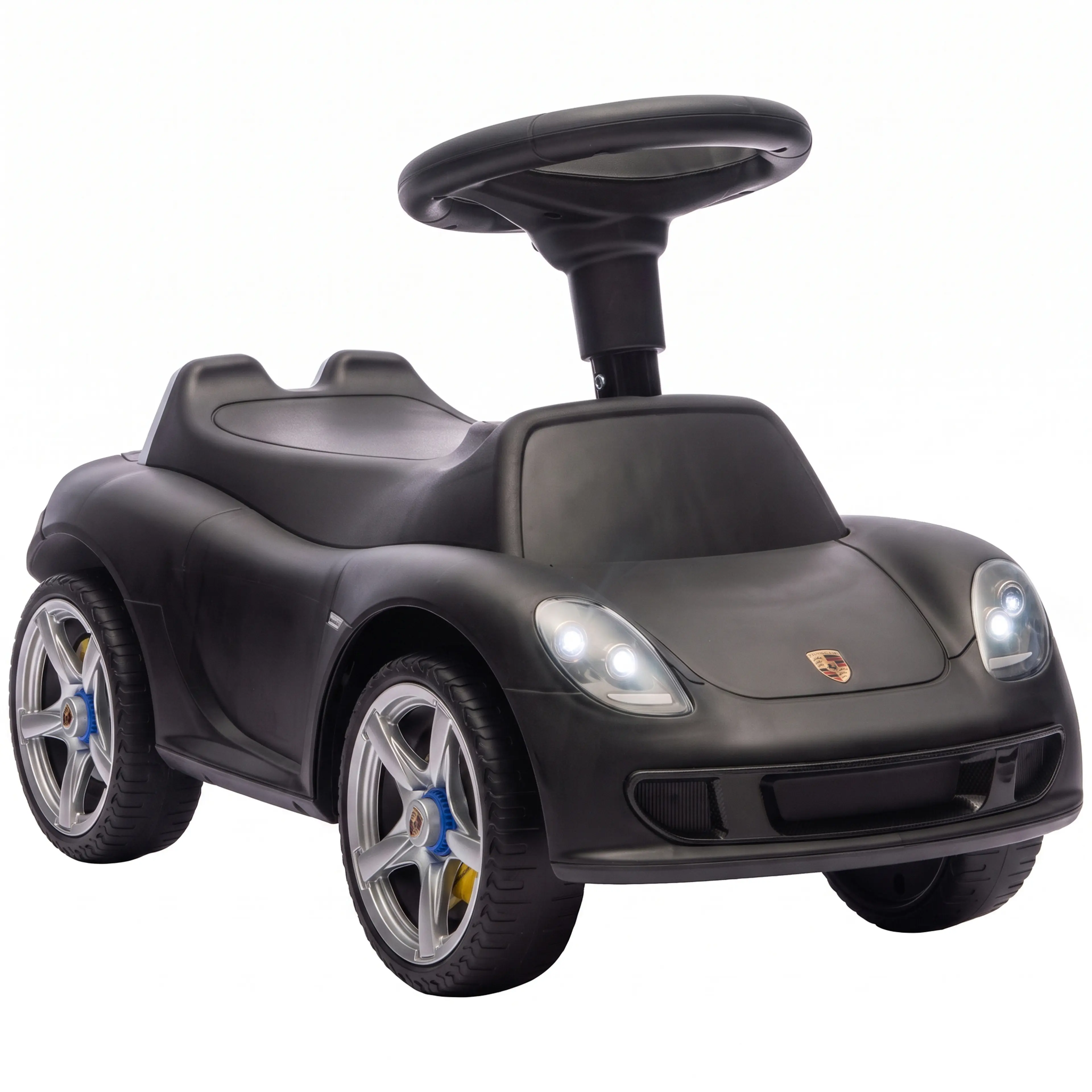 Mattsvart sparkbil i Porsche-modell med ratt och ryggstöd, mot vit bakgrund