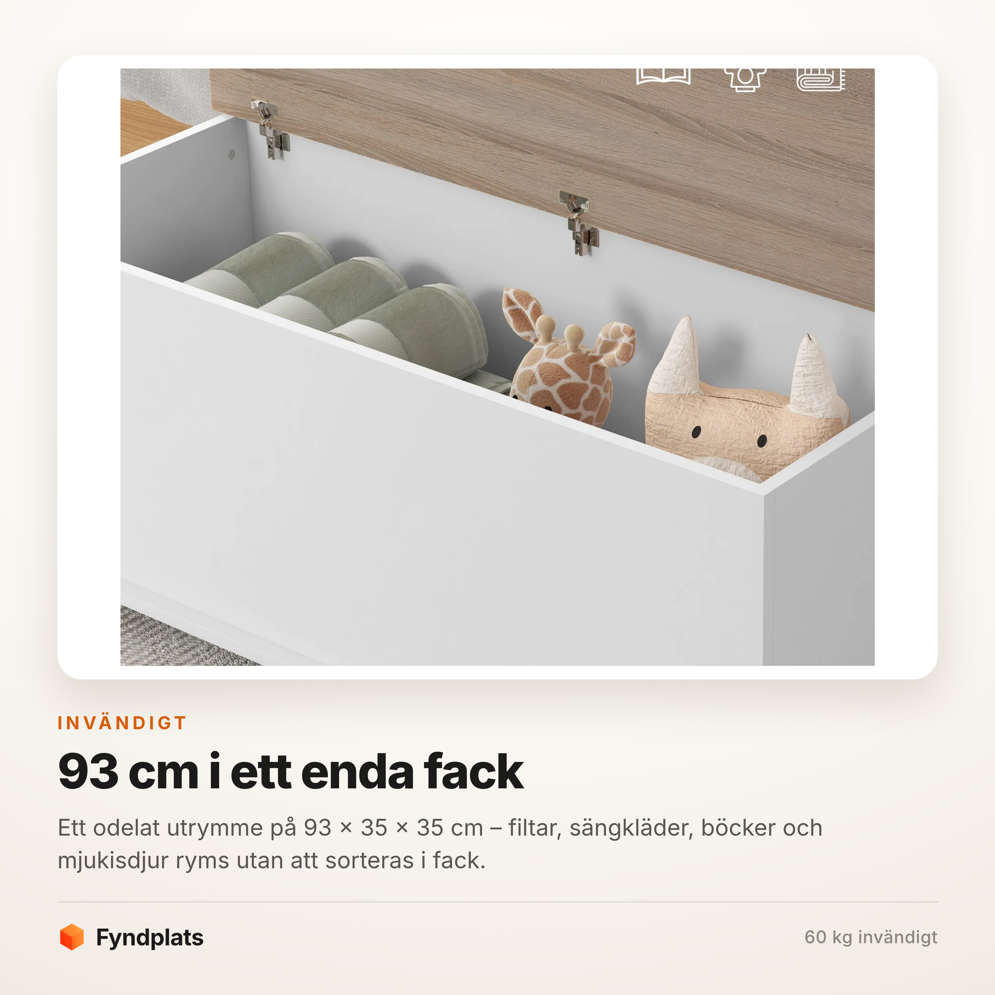 Förvaringsbänkens odelade utrymme invändigt med filtar och mjukisdjur