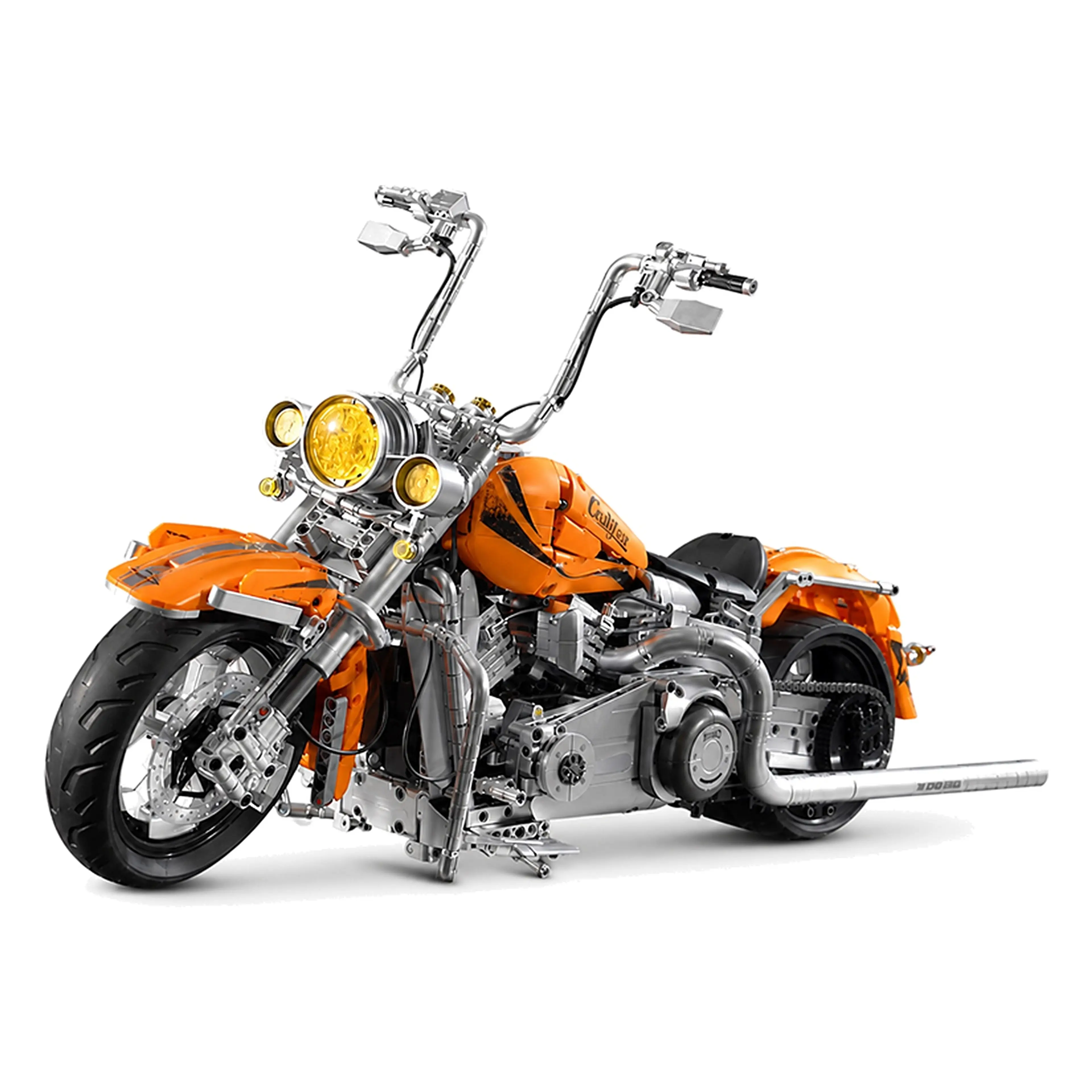Cruisermotorcykel byggsats i klossar – orange och kromad 1:5-modell med dubbla strålkastare mot vit bakgrund
