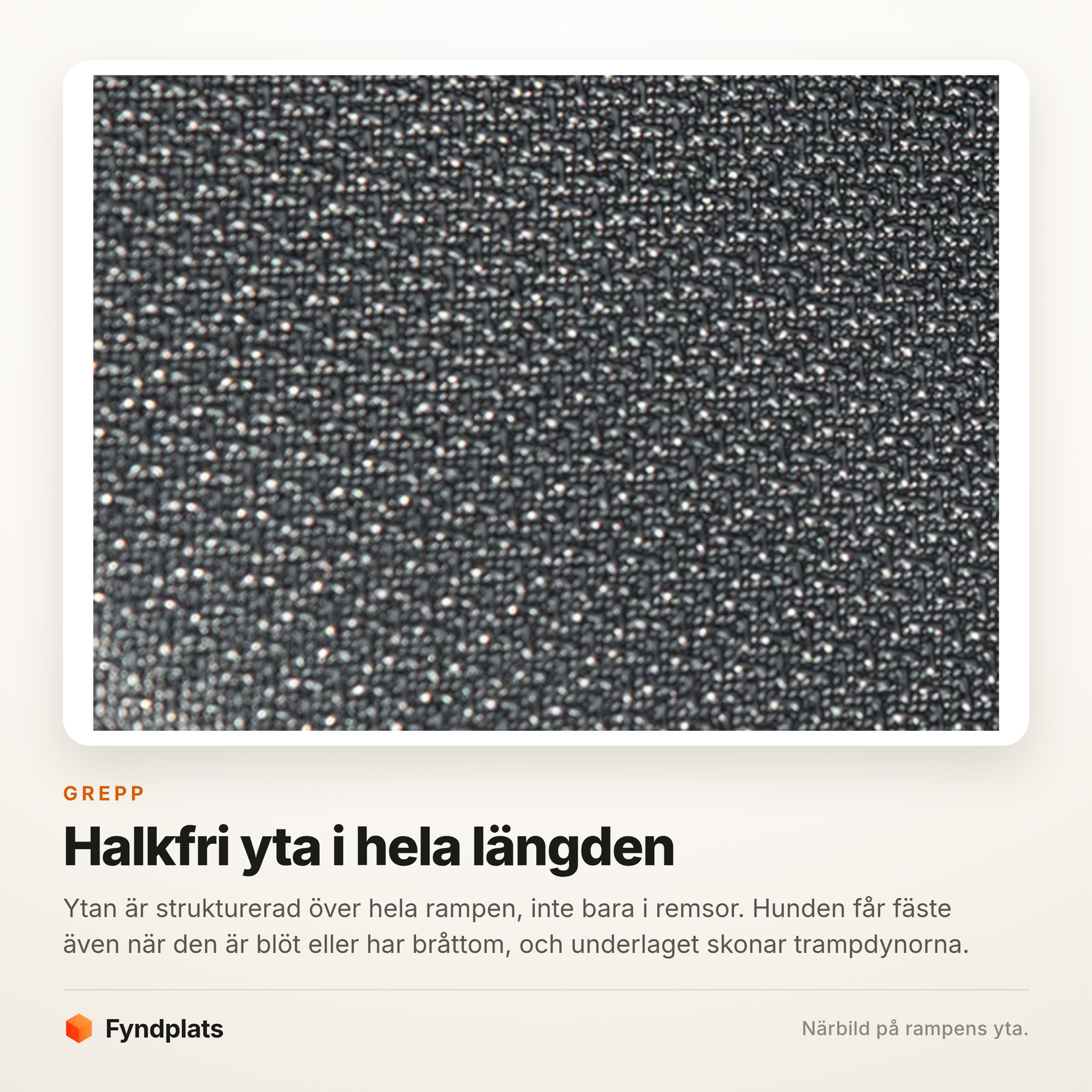 Närbild på rampens halkfria strukturerade yta