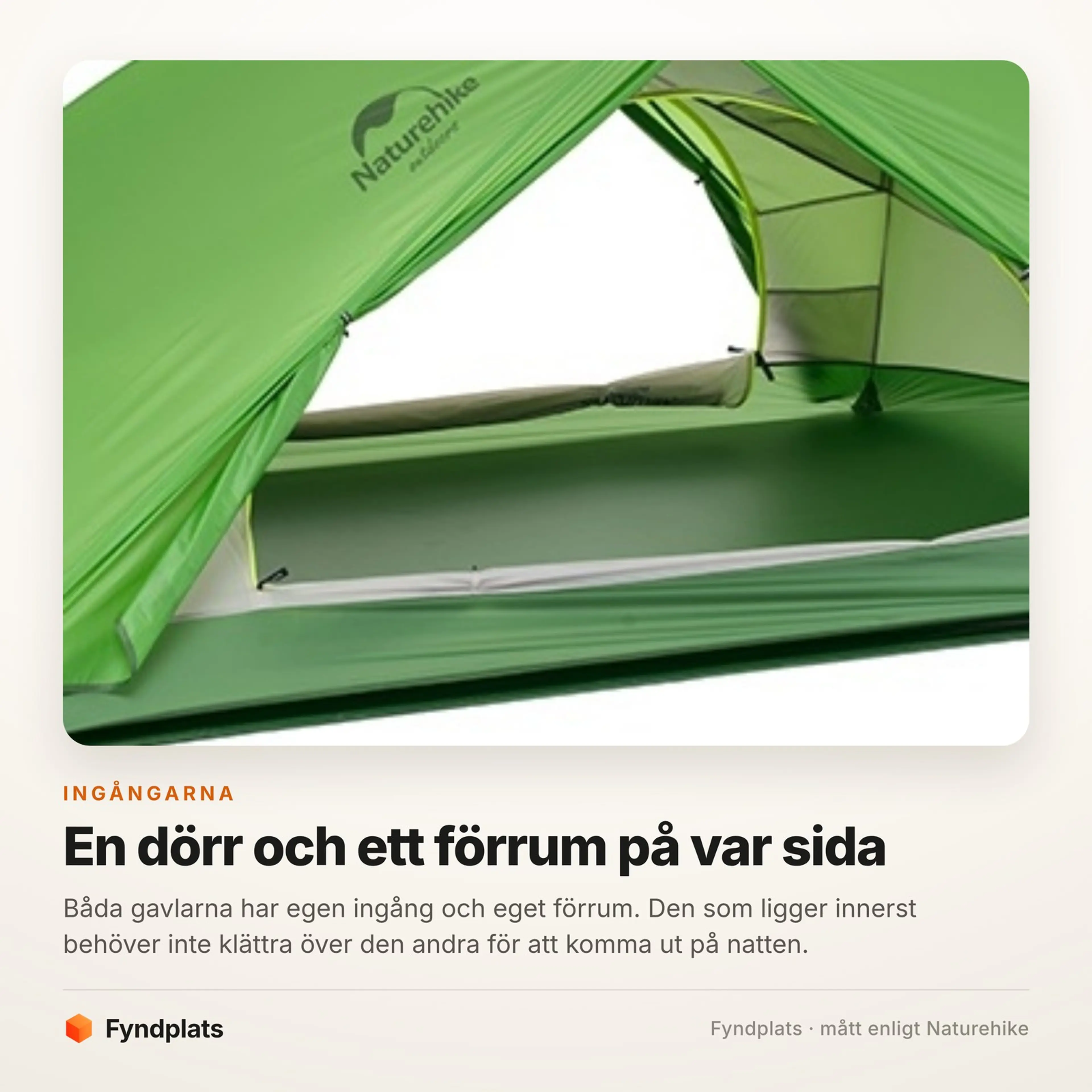 Tältets ena ingång uppslagen med förrummet framför och innertältet synligt bakom