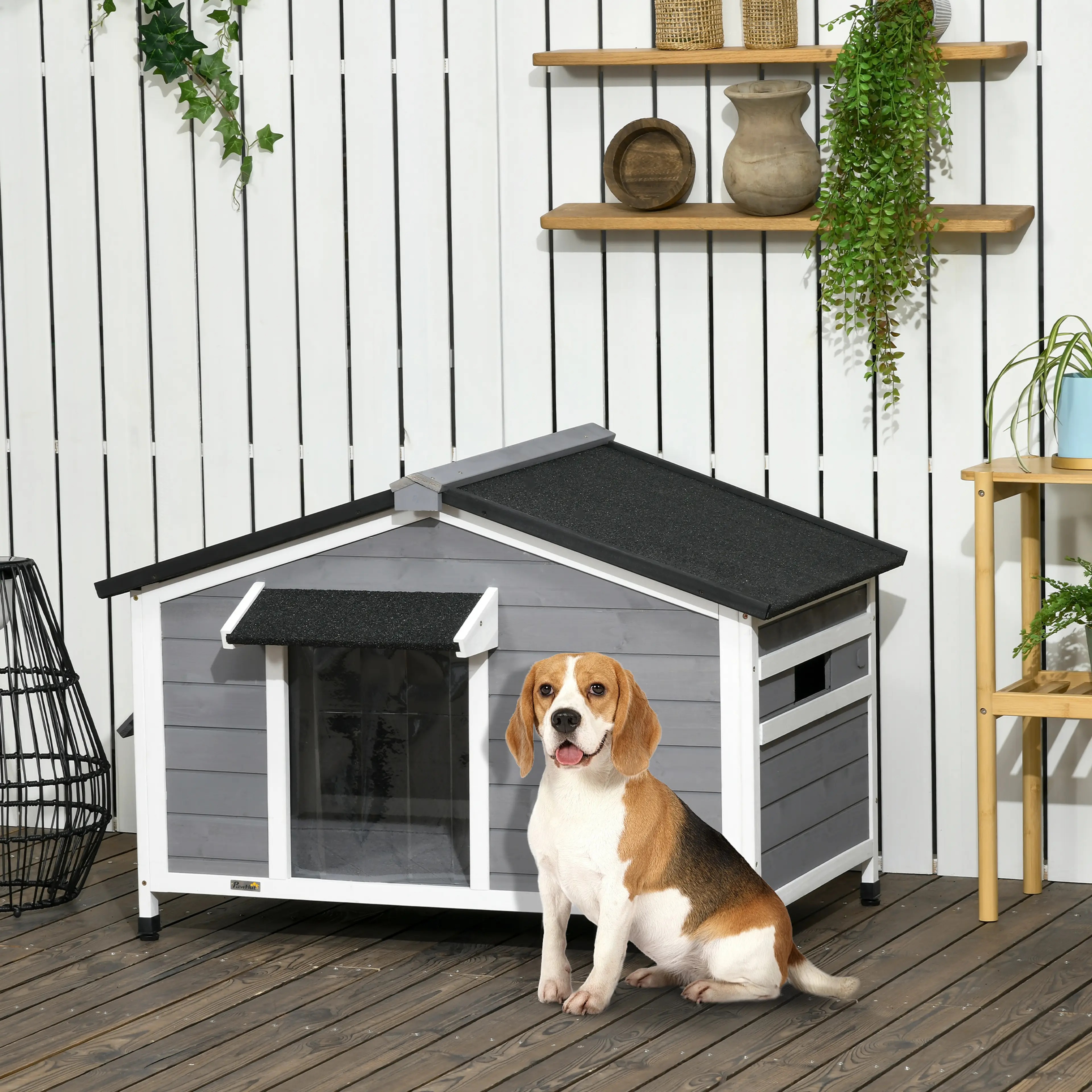 Hundkoja 109 cm på en altan med en beagle framför