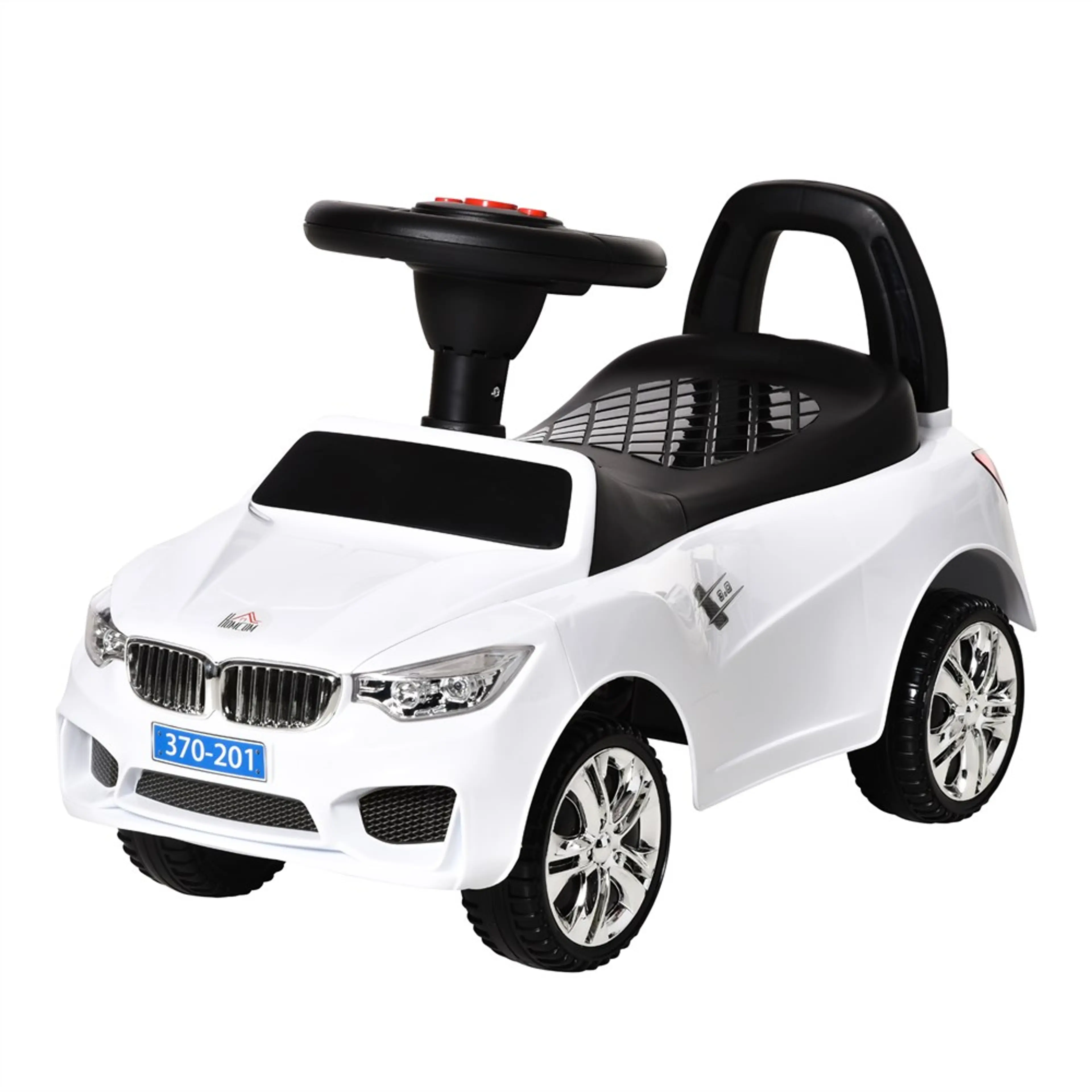 Åkbilen i vitt sedd snett framifrån med grill, strålkastare och kromade fälgar