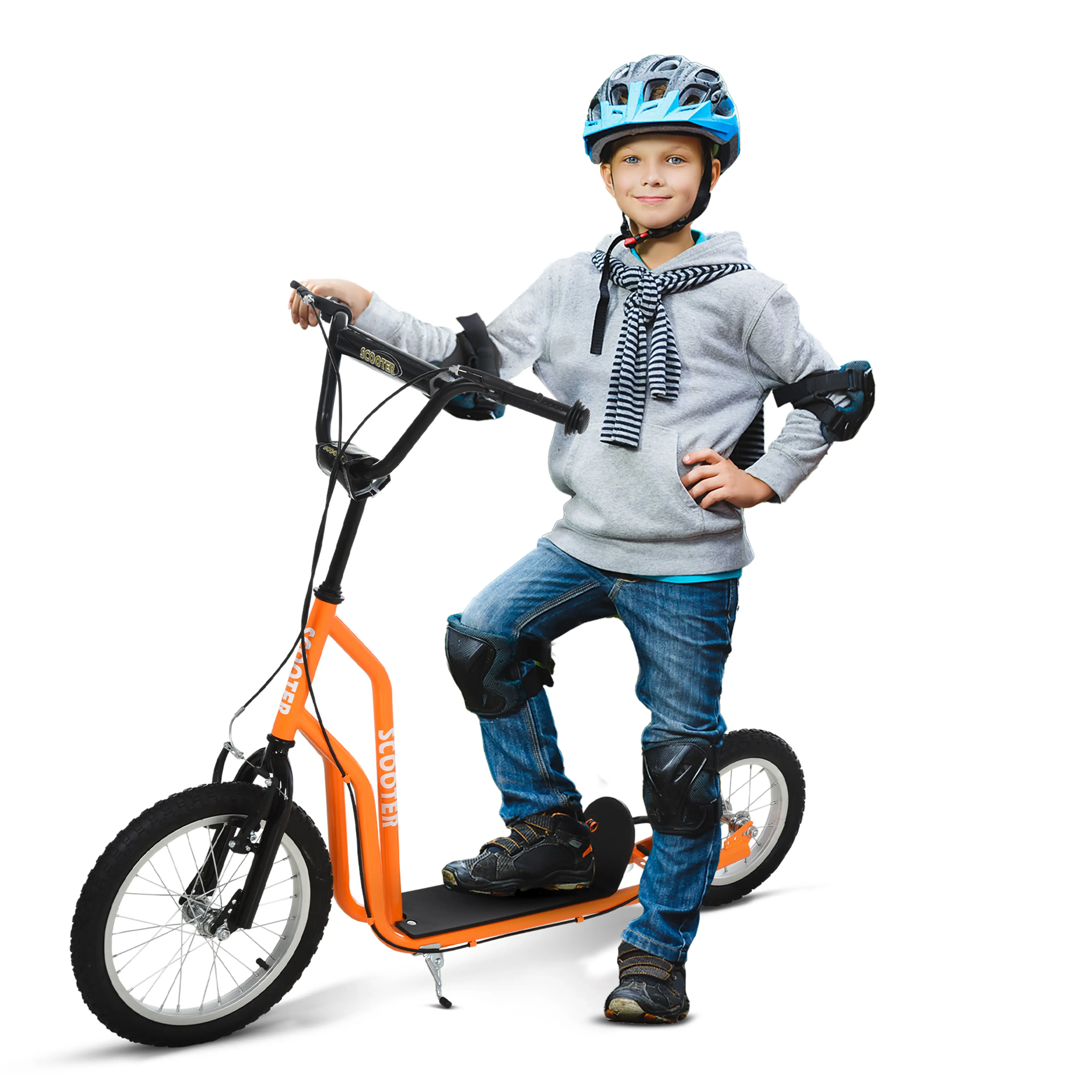 Orange sparkcykel med stort framhjul och pojke i hjälm bredvid