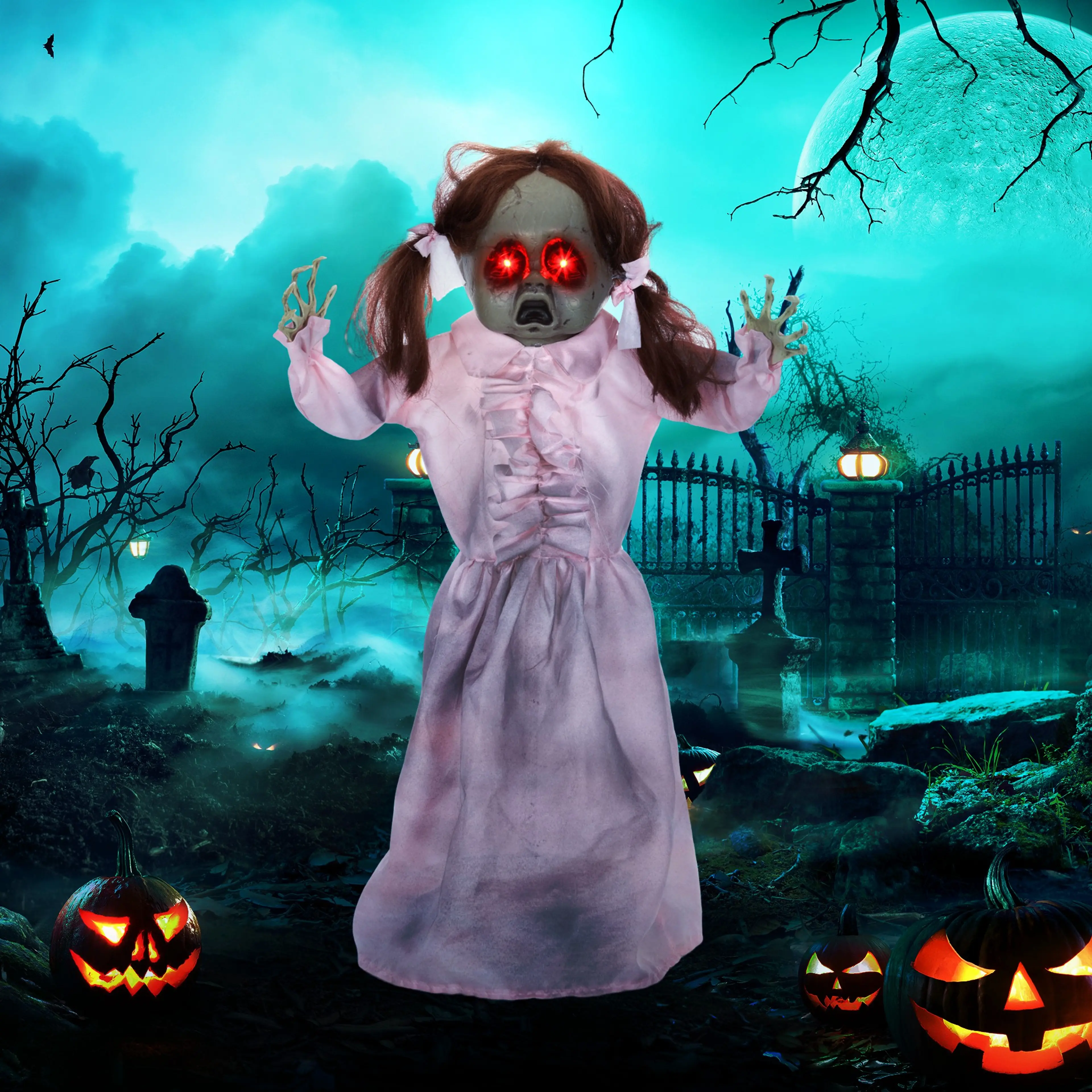 Dockan på en kyrkogård med pumpor en halloweennatt