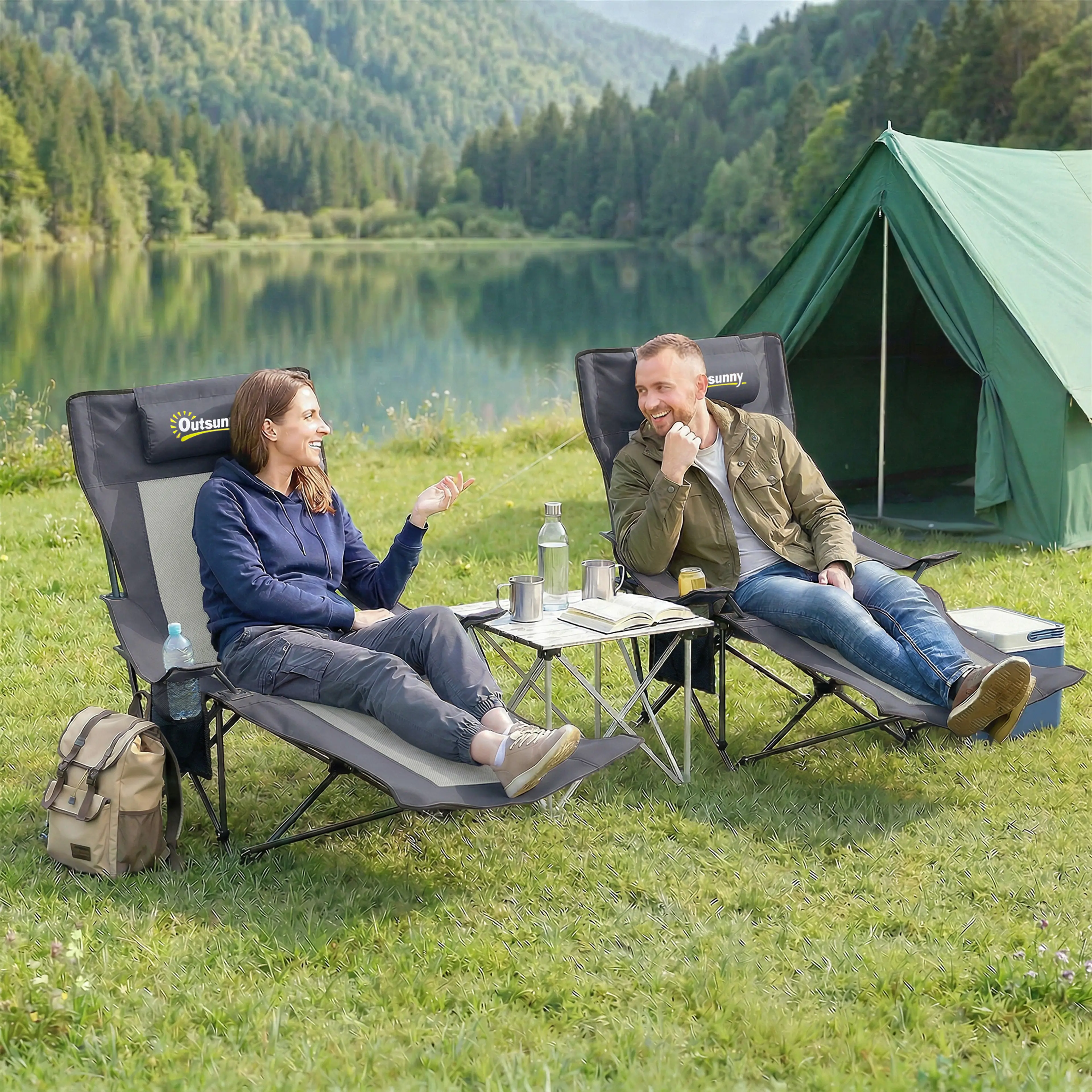 Grå hopfällbar campingstol i mesh med fotstöd och mugghållare (2)