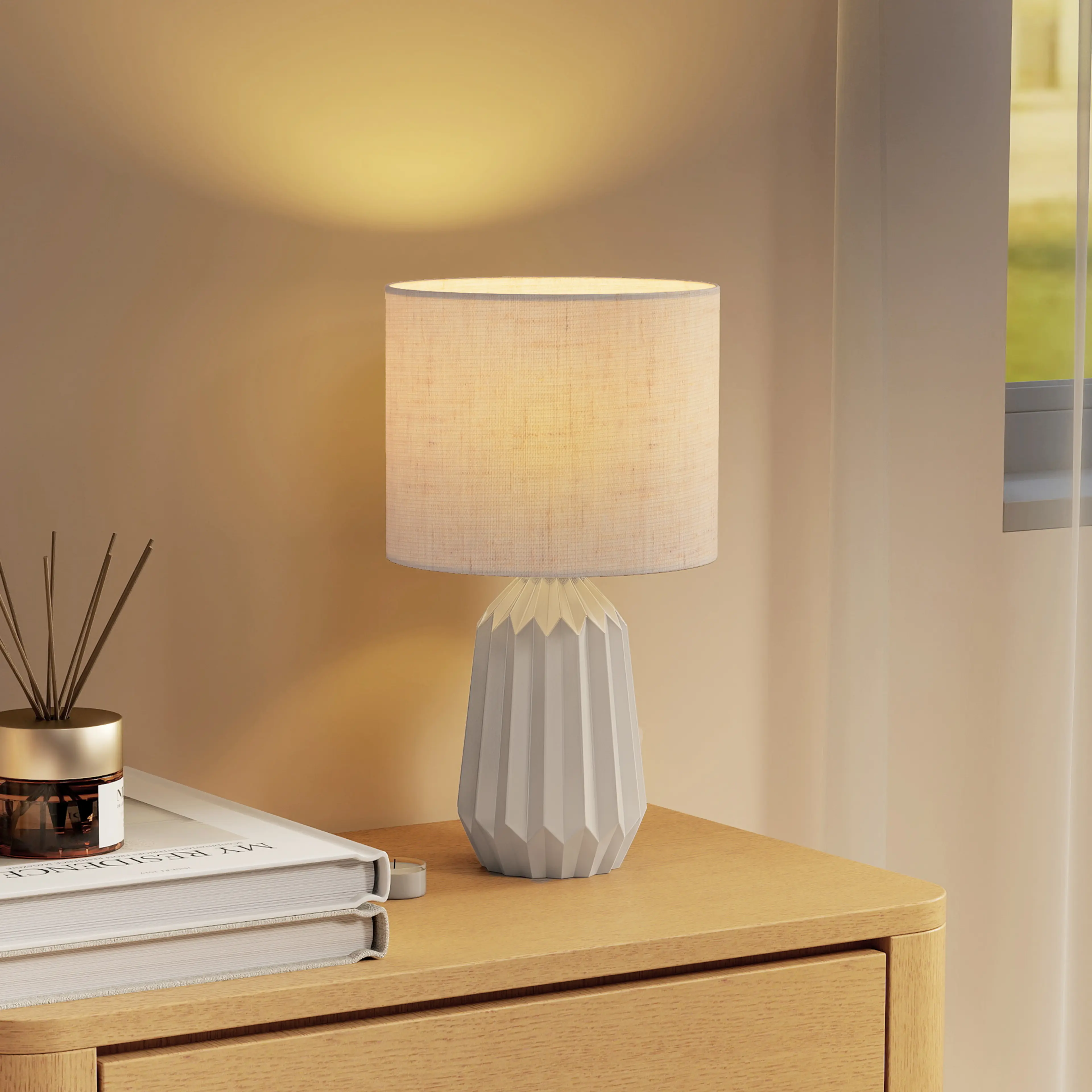 Bordslampa i keramik 39 cm – fasetterad vit fot och linneskärm – bild 7