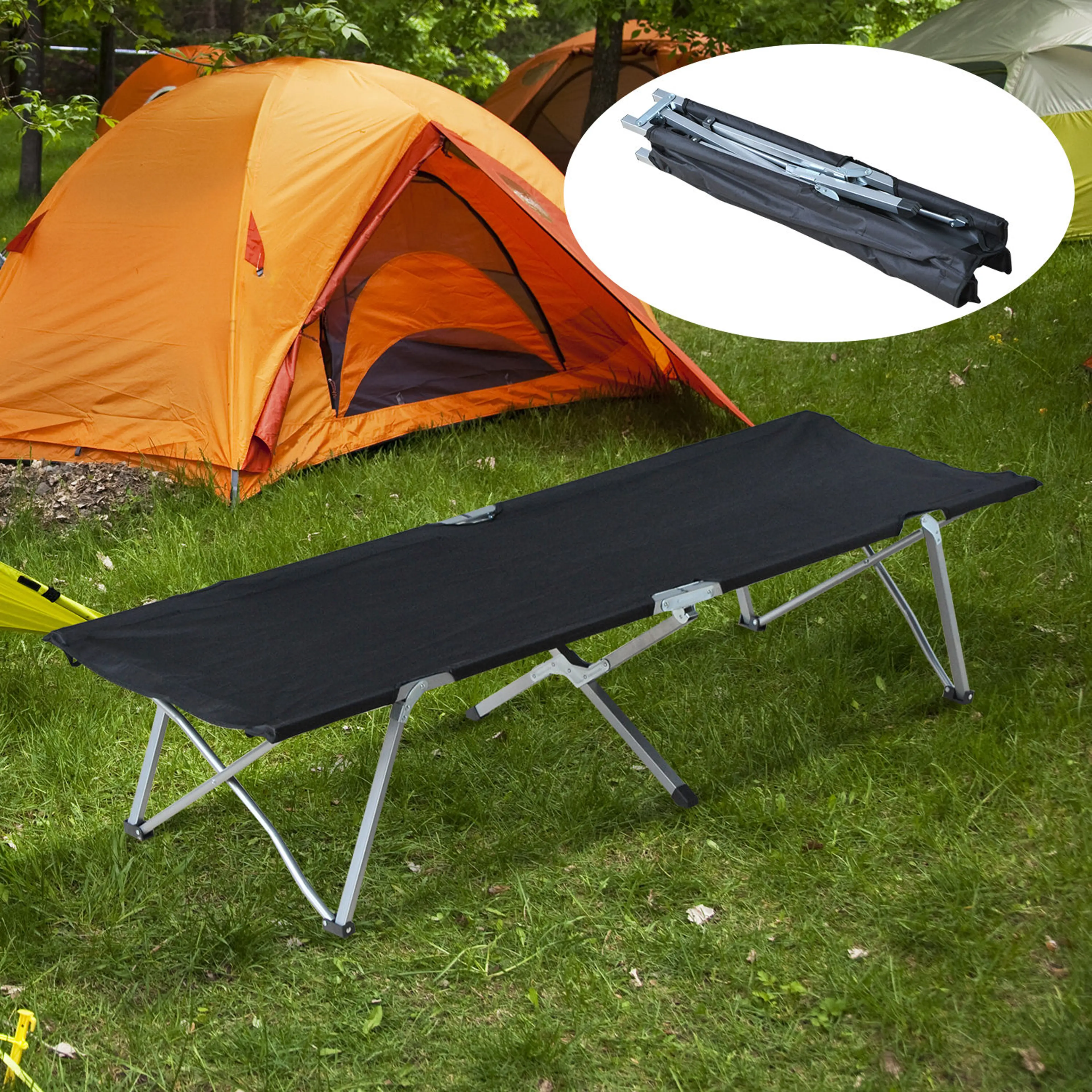 Campingsängen uppställd bredvid ett tält på gräs