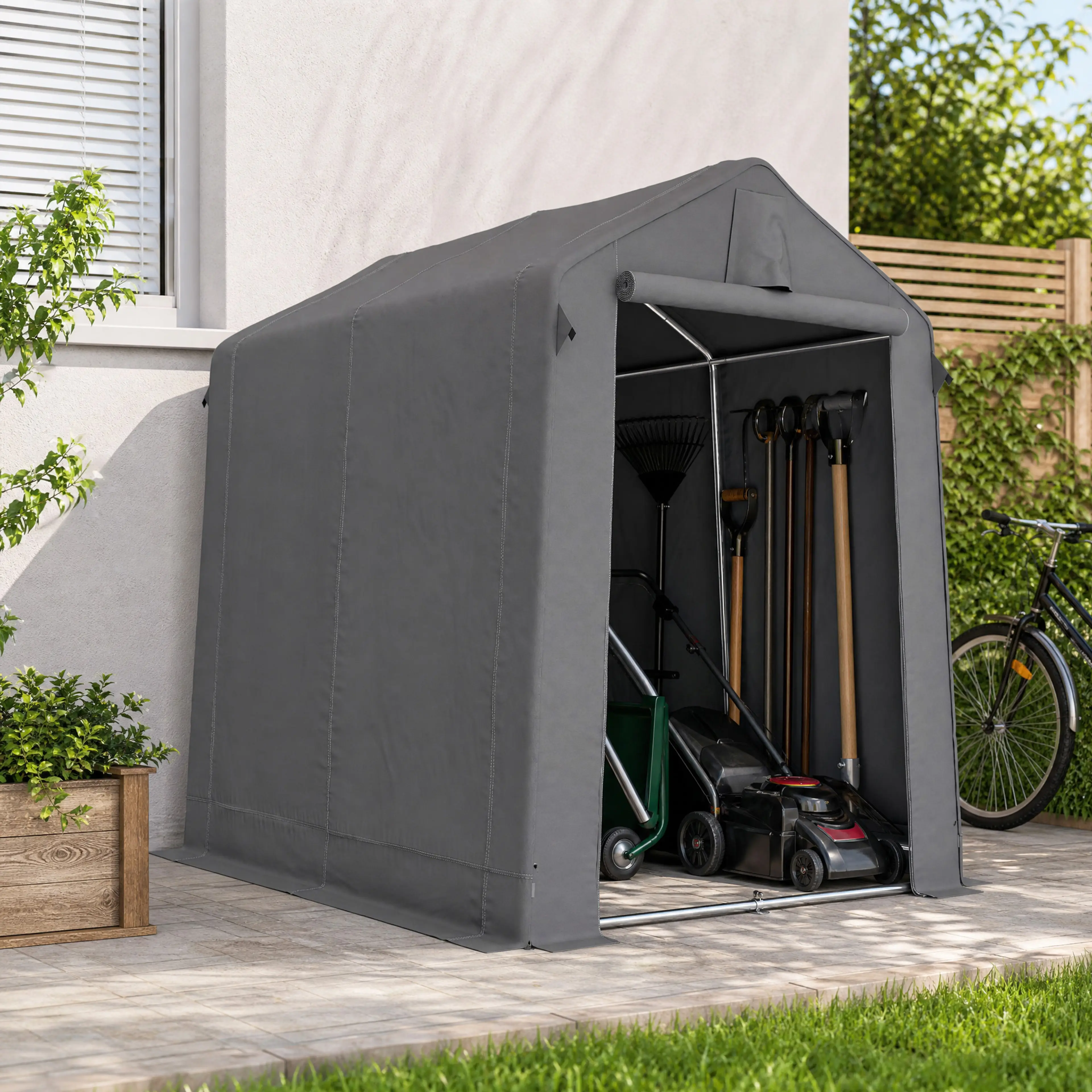 Garagetält mot husvägg med gräsklippare, räfsor och cykel intill