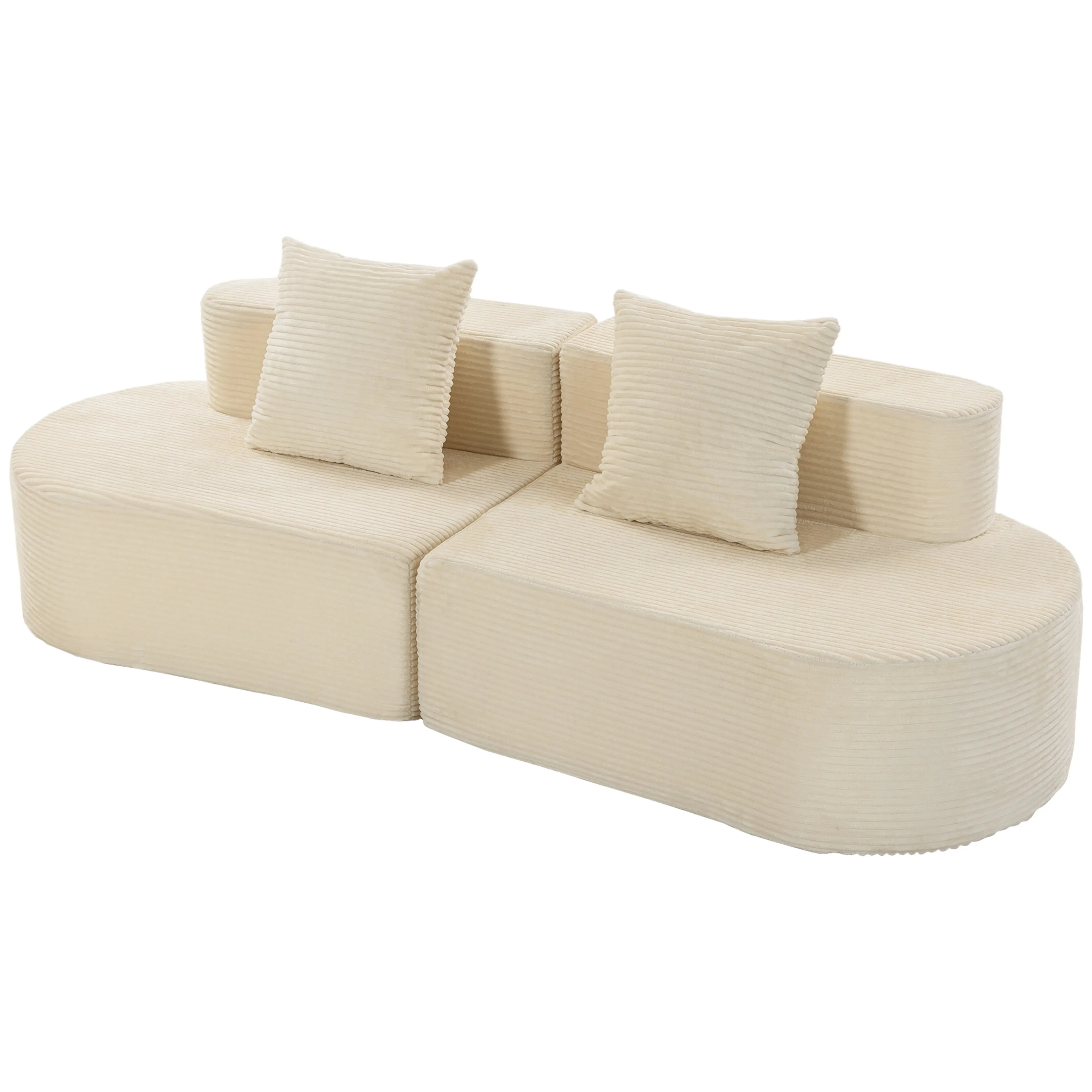 Beige cloud soffa i manchester med två kuddar, på vit bakgrund
