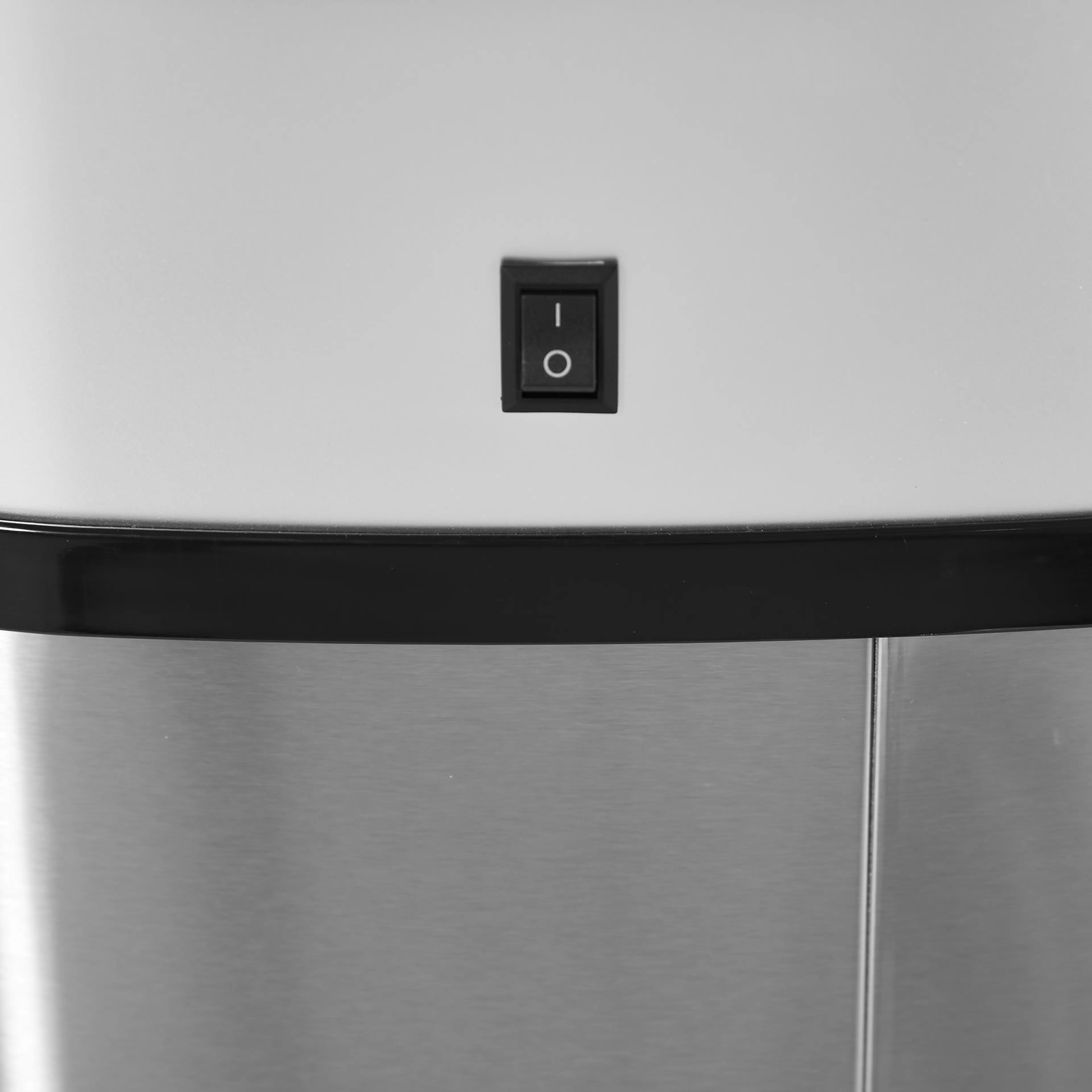 Oval soptunna med sensor i rostfritt stål med uppfällt svart lock (5)