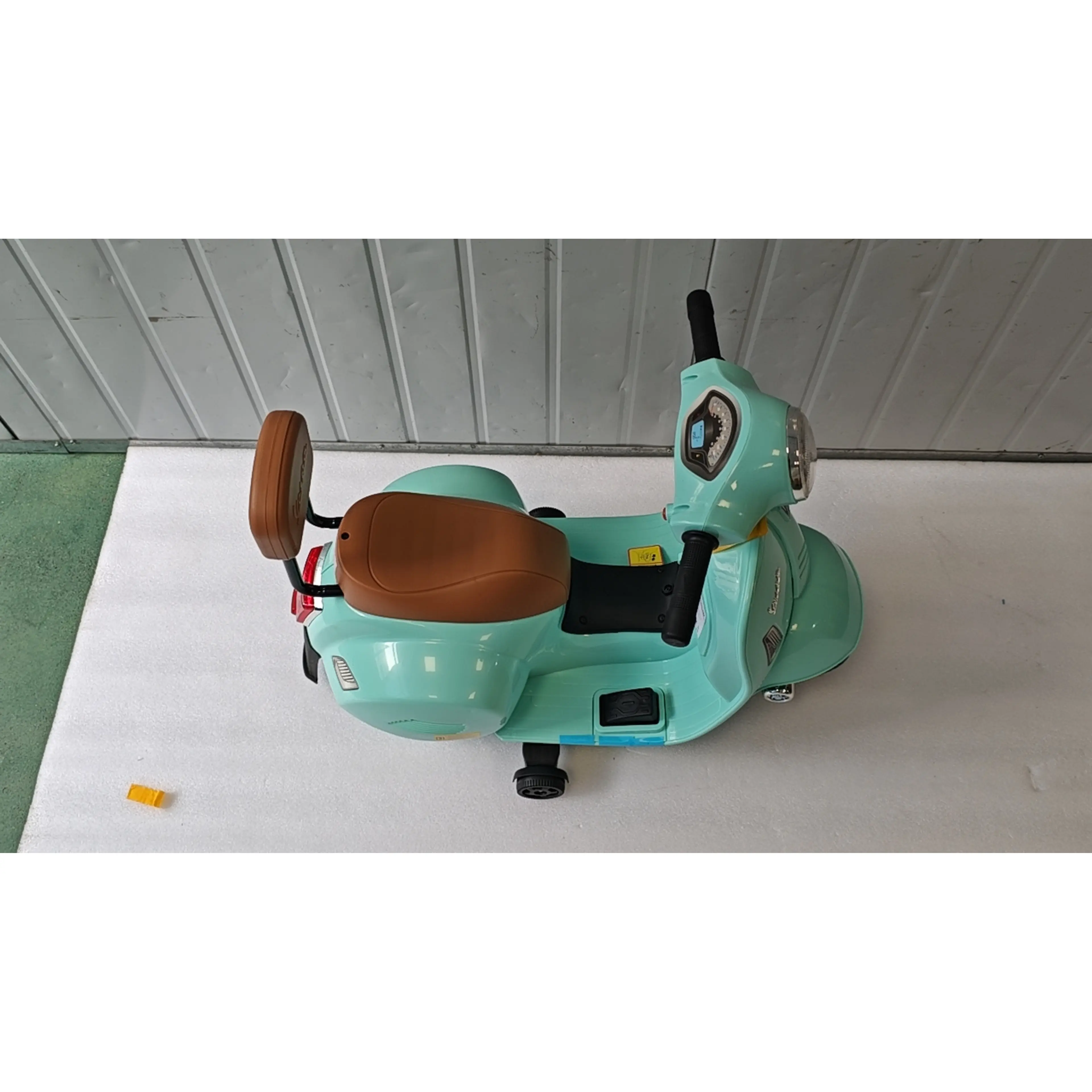 Vespa GTS elscooter för barn 6 V, mintgrön — 18–36 månader – bild 4