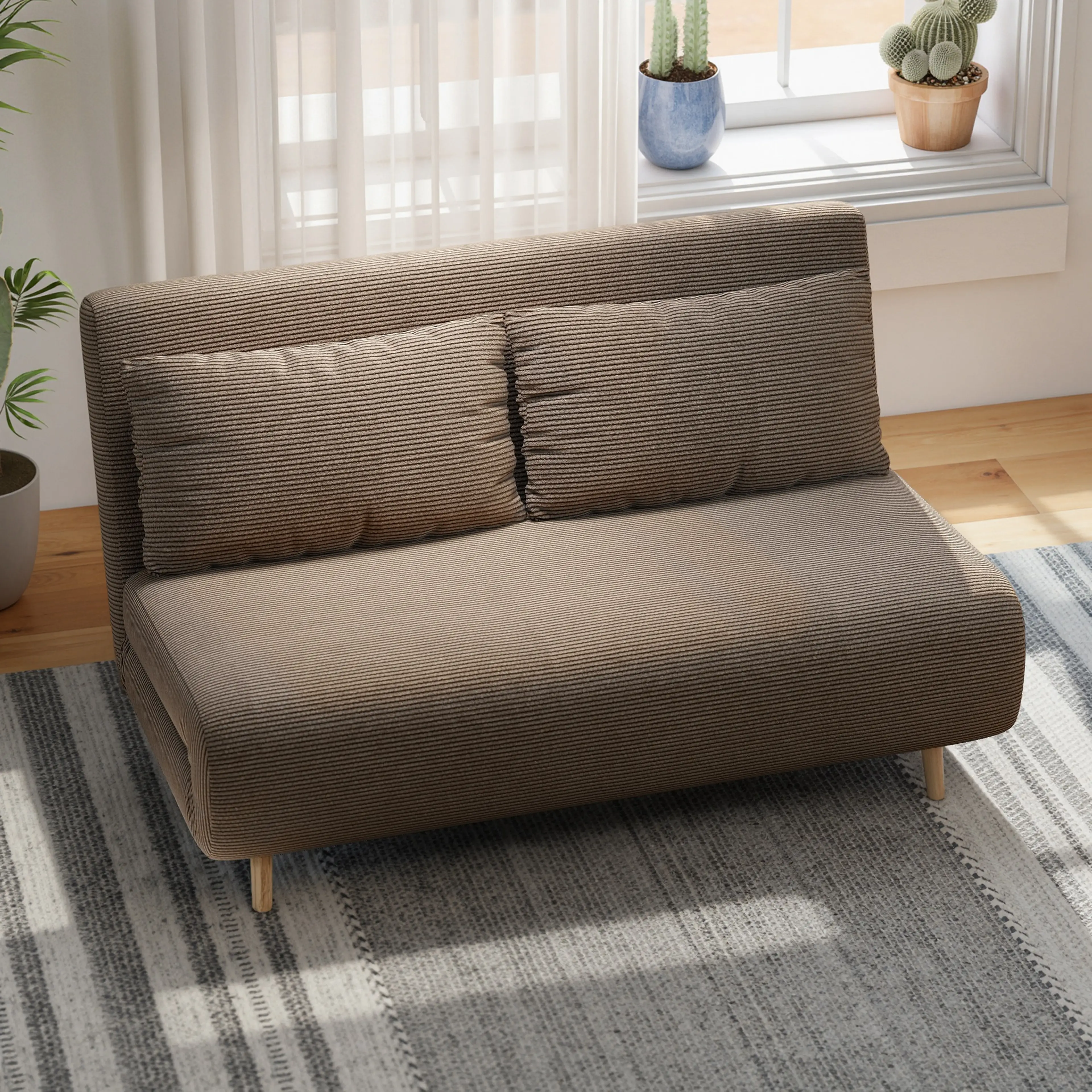 Soffan sedd snett framifrån med ryggkuddarna