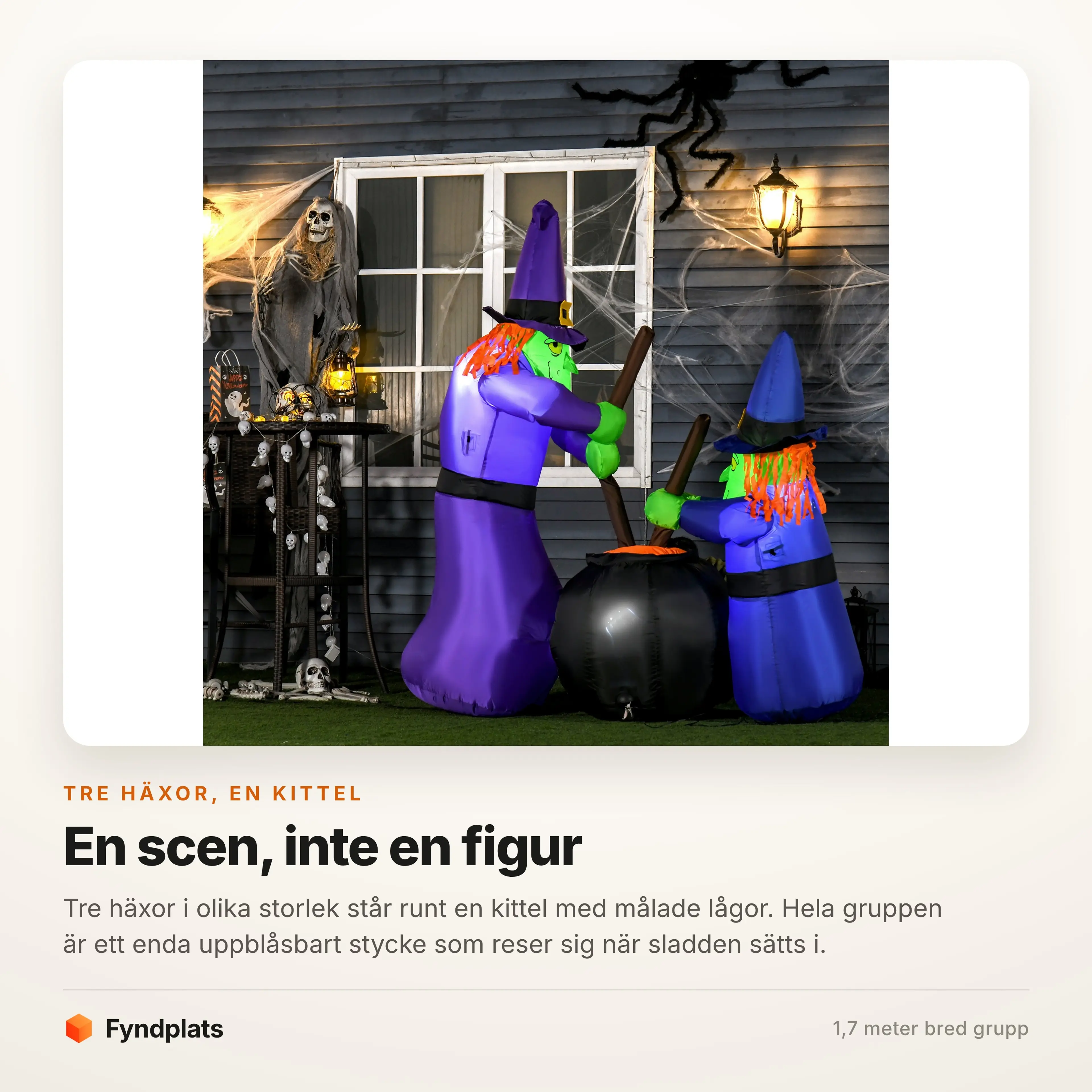Gruppen står tänd i en trädgård om kvällen