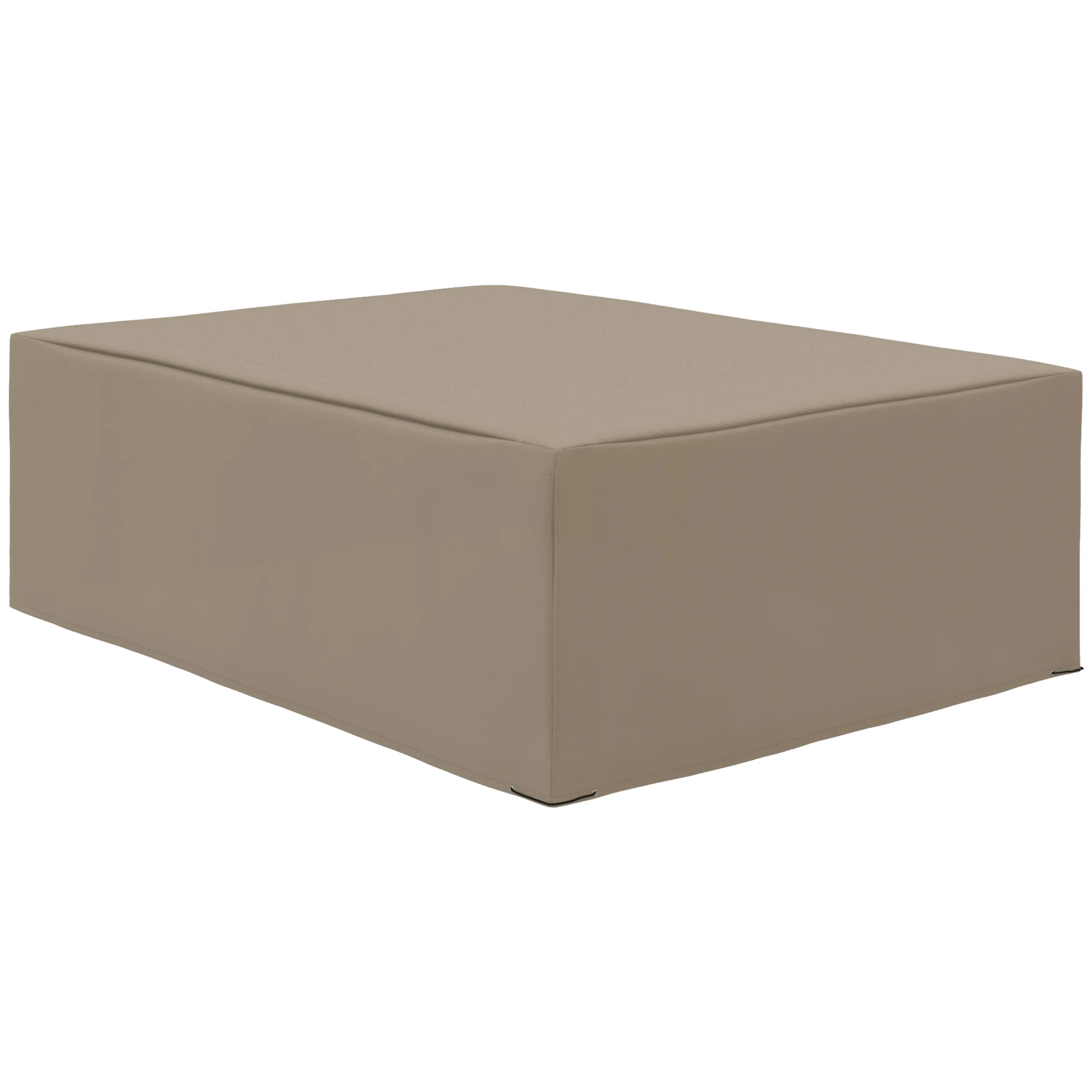 Beige skyddsöverdrag över en möbelgrupp