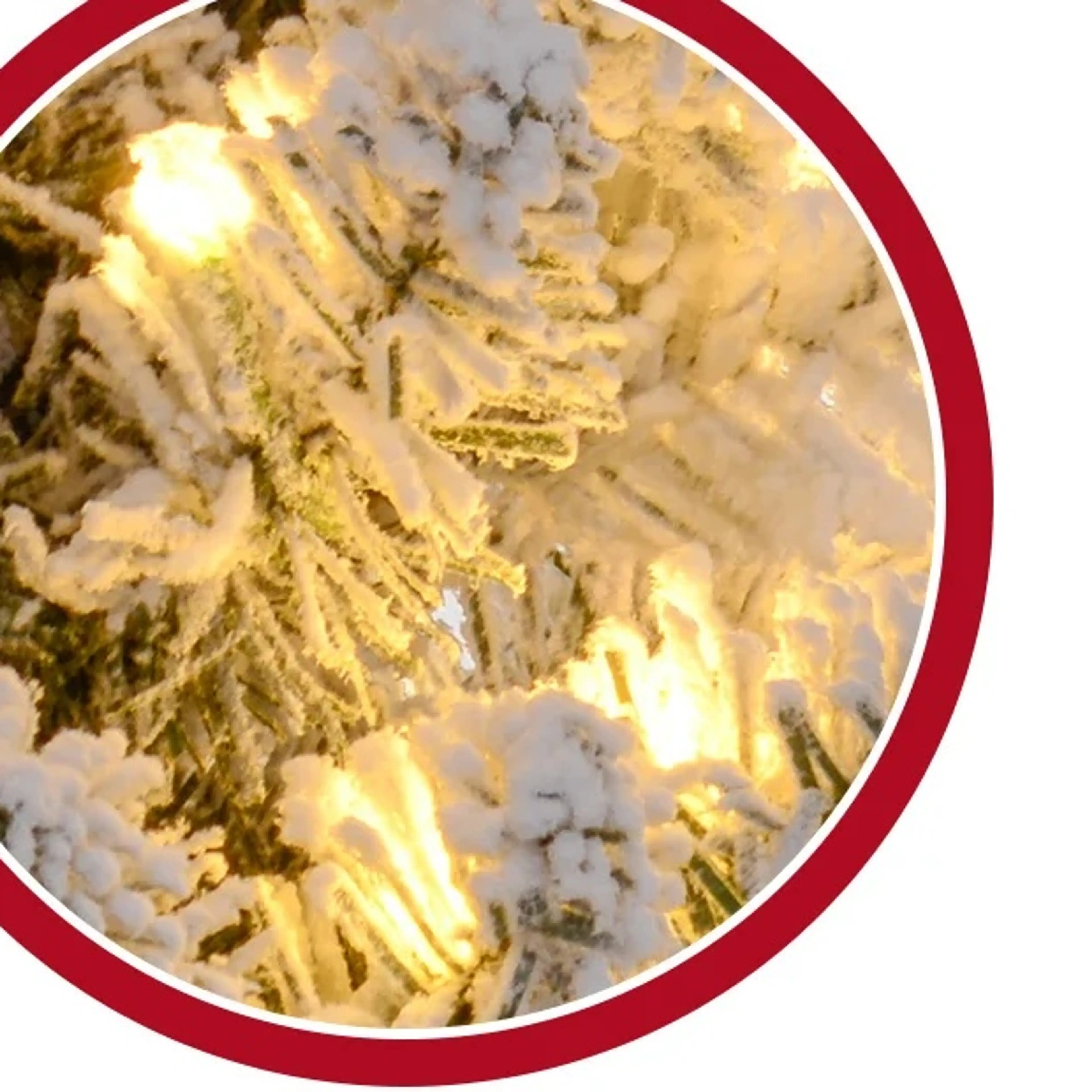 Närbild på en tänd LED mellan de snötäckta grenarna