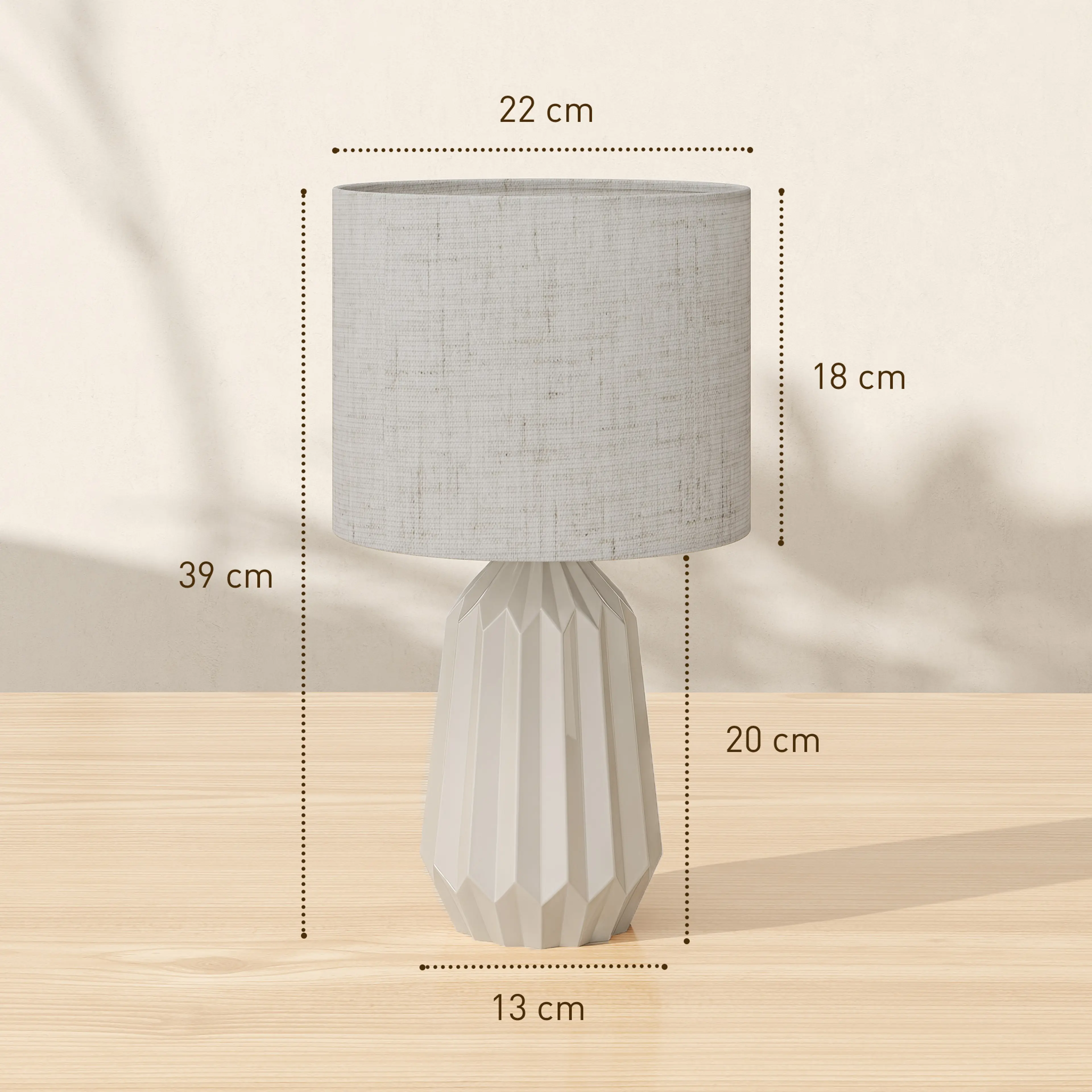 Bordslampa i keramik 39 cm – fasetterad vit fot och linneskärm – bild 4