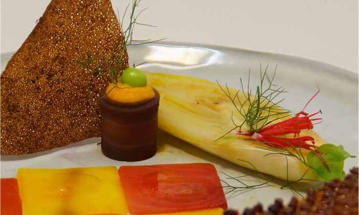 Explorez nos plats délicats à travers des images qui marient élégance et saveurs. Chaque création vous promet une expérience gastronomique unique, où le goût rencontre l'art. Laissez-vous charmer par l'harmonie des saveurs et la présentation de nos mets.