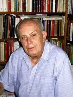 Escritor Gilberto Mendonça Teles.