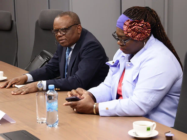 UAR e Russia Today reforçam parceria mediática para promover informação russa em África; Plataforma AUBvision, formação de jornalistas e coproduções entre os principais eixos do novo entendimento.