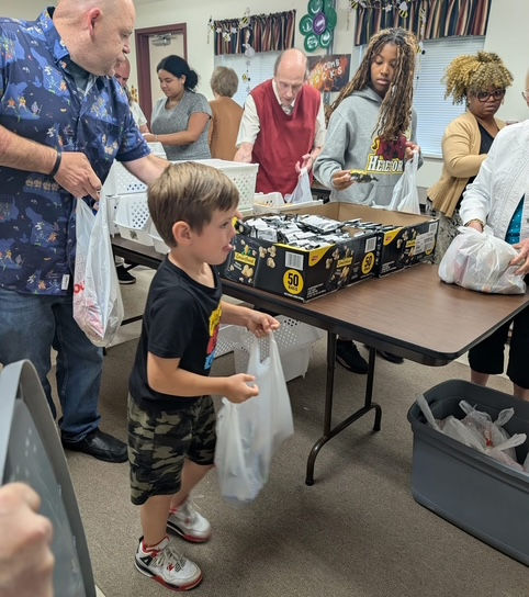 feeding the 5000.JPG