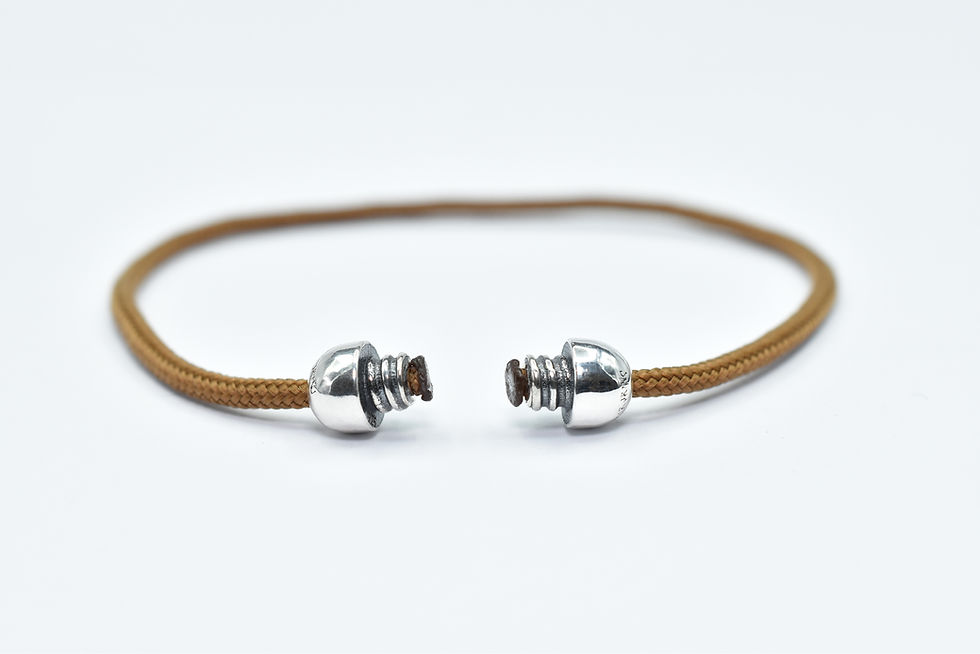 Thumbnail: Colored cord The Clasp