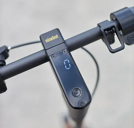 trottinette_electrique_ninebot_max_G2_etanche_connecte_rapide_pneus_10_pouces_pas_cher-396