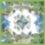 Das Matterhorn, nach dem Mt. Everest der berühmteste – und der wohl schönste – Berg der Welt, ist das unzertrennliches Wahrzeichen und der magnetische Anziehungspunkt von Zermatt. Das Foulard «Zermatt» bildet jedoch nicht nur dieses Merkmal prominent ab, sondern auch das Monte-Rosa-Massiv, Bergkristall, Enzian, Edelweiss und Silberdistel, sowie die Tierwelt inklusive Murmeltier, Schwarzhalsziegenbock und legendärem Bernhardiner. Willkommen in Zermatt!